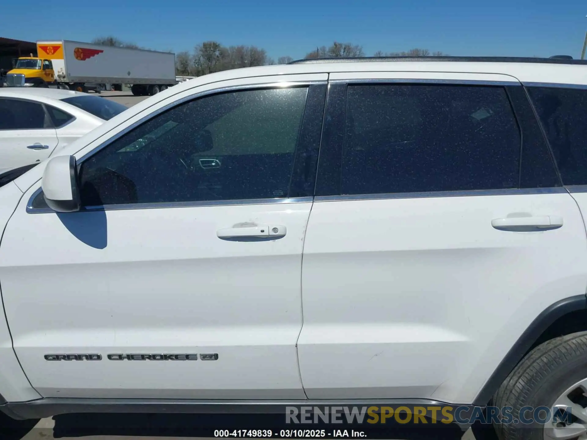 14 Photograph of a damaged car 1C4RJEAG7NC155843 JEEP GRAND CHEROKEE WK 2022