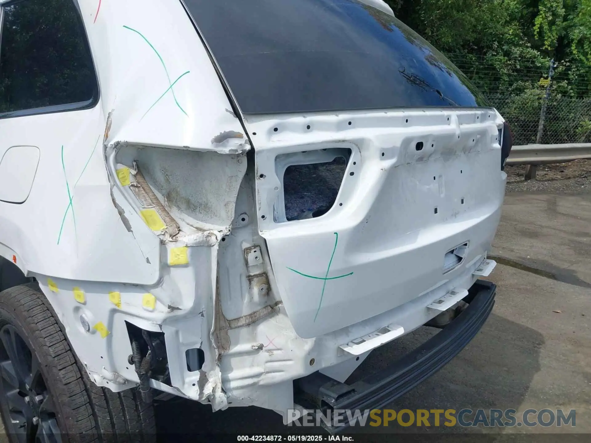 6 Photograph of a damaged car 1C4RJEAG9NC128112 JEEP GRAND CHEROKEE WK 2022