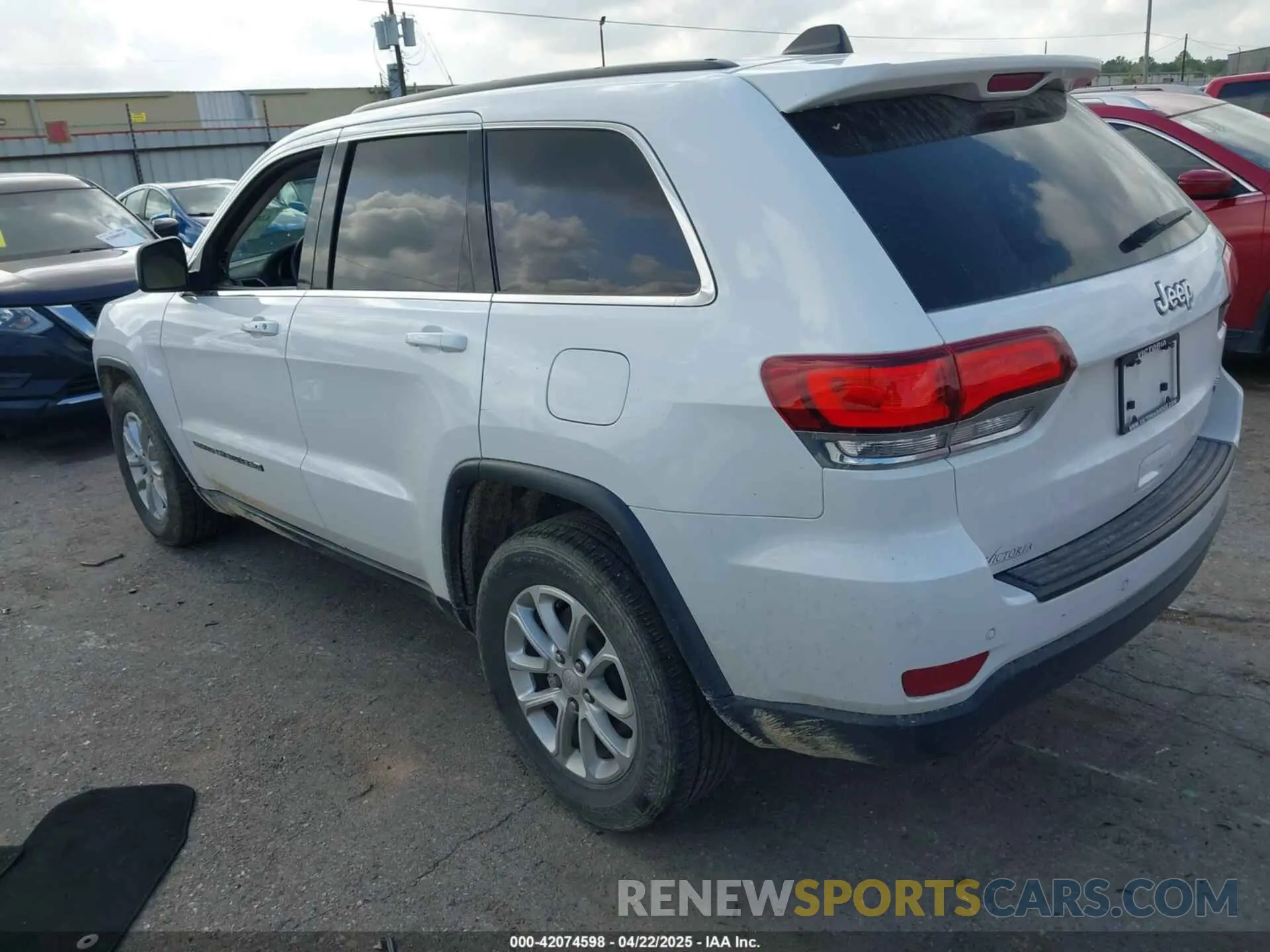 3 Photograph of a damaged car 1C4RJEAGXNC180641 JEEP GRAND CHEROKEE WK 2022