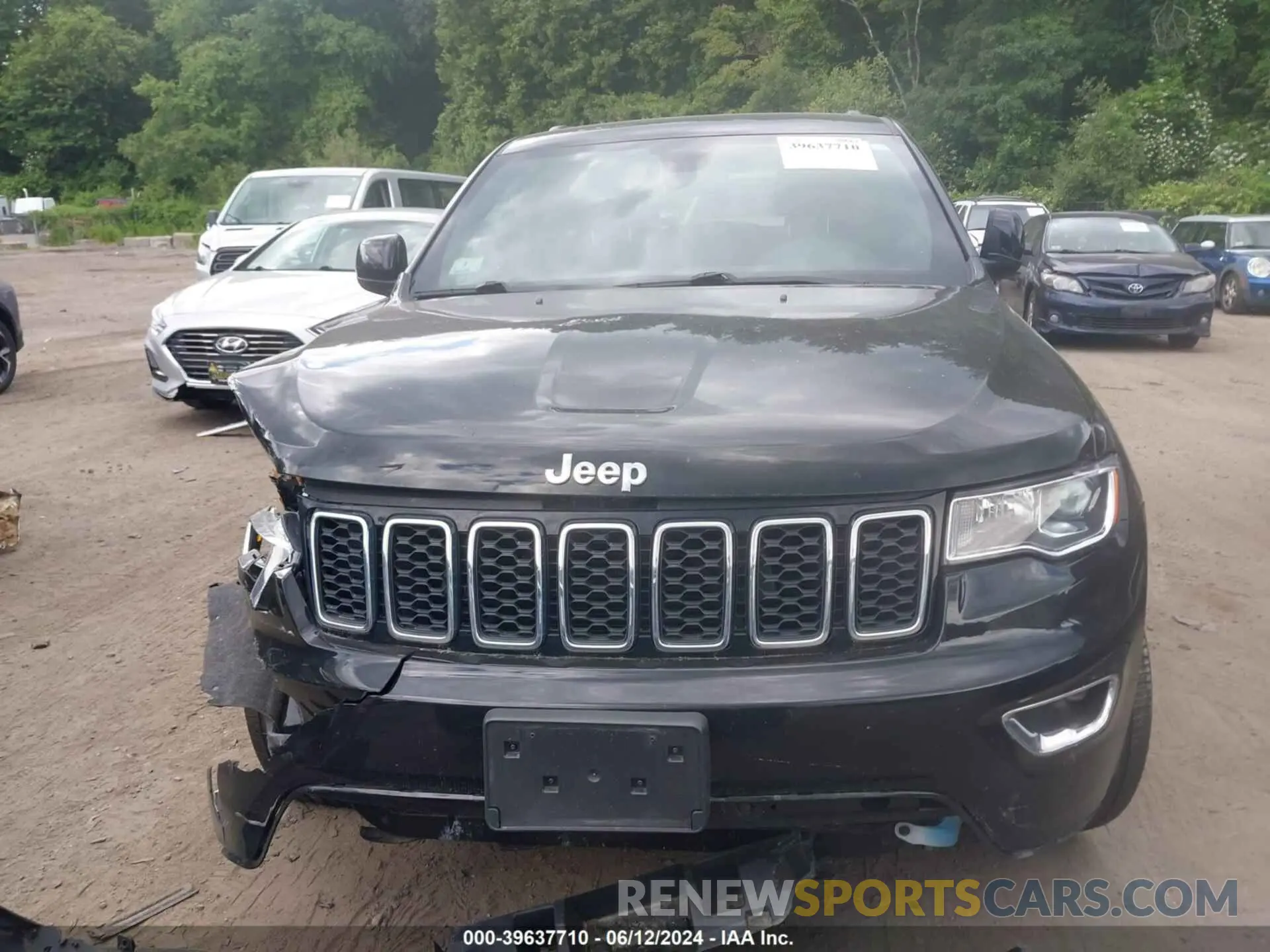 12 Photograph of a damaged car 1C4RJFAG0NC114718 JEEP GRAND CHEROKEE WK 2022