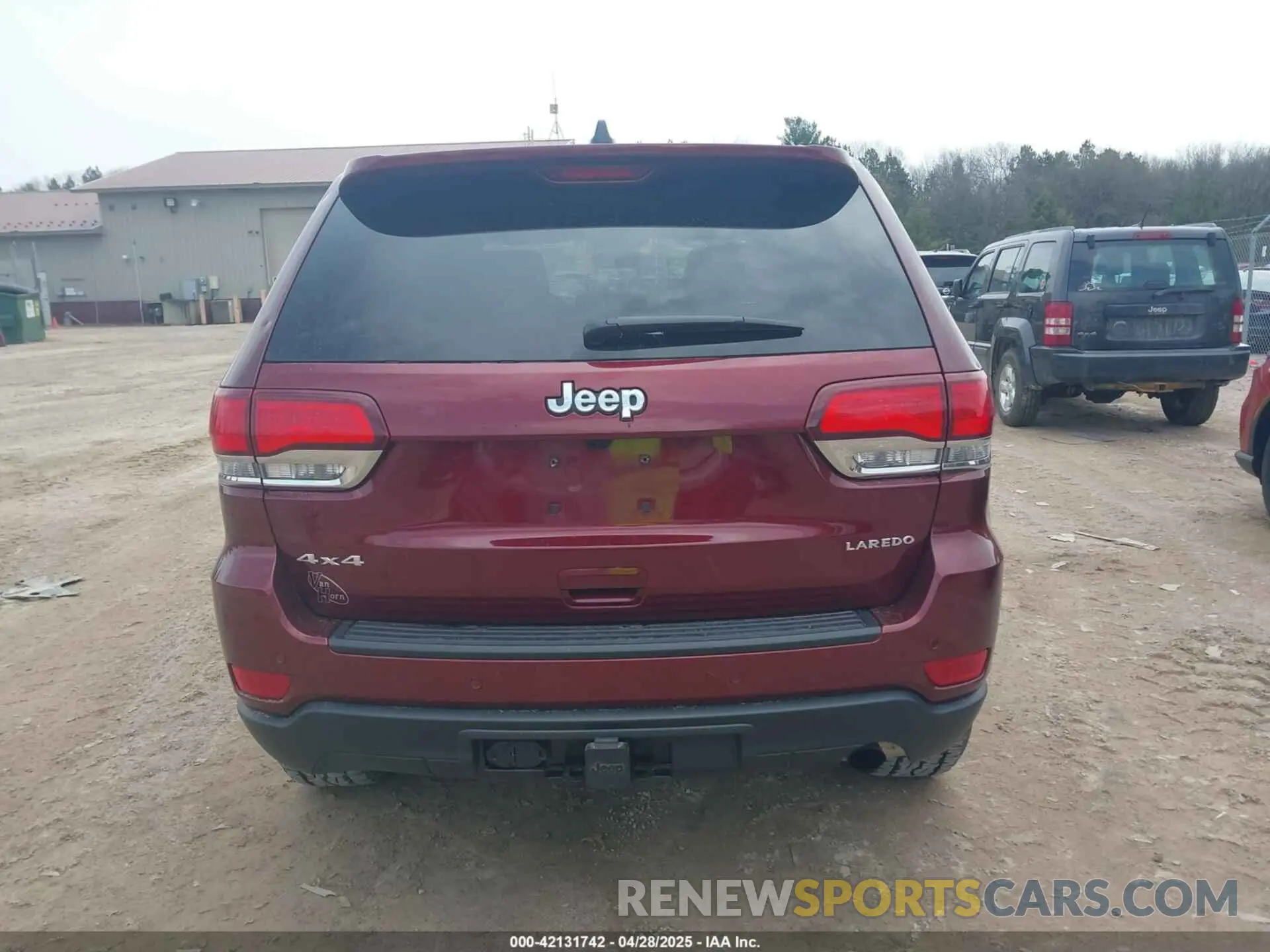 16 Photograph of a damaged car 1C4RJFAG0NC121555 JEEP GRAND CHEROKEE WK 2022
