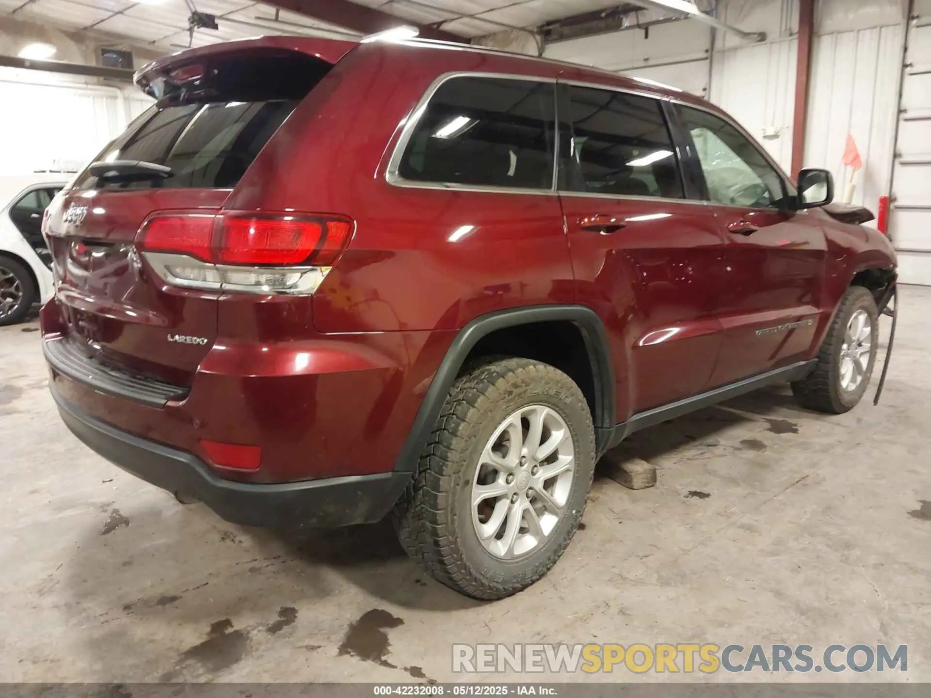4 Photograph of a damaged car 1C4RJFAG1NC111214 JEEP GRAND CHEROKEE WK 2022
