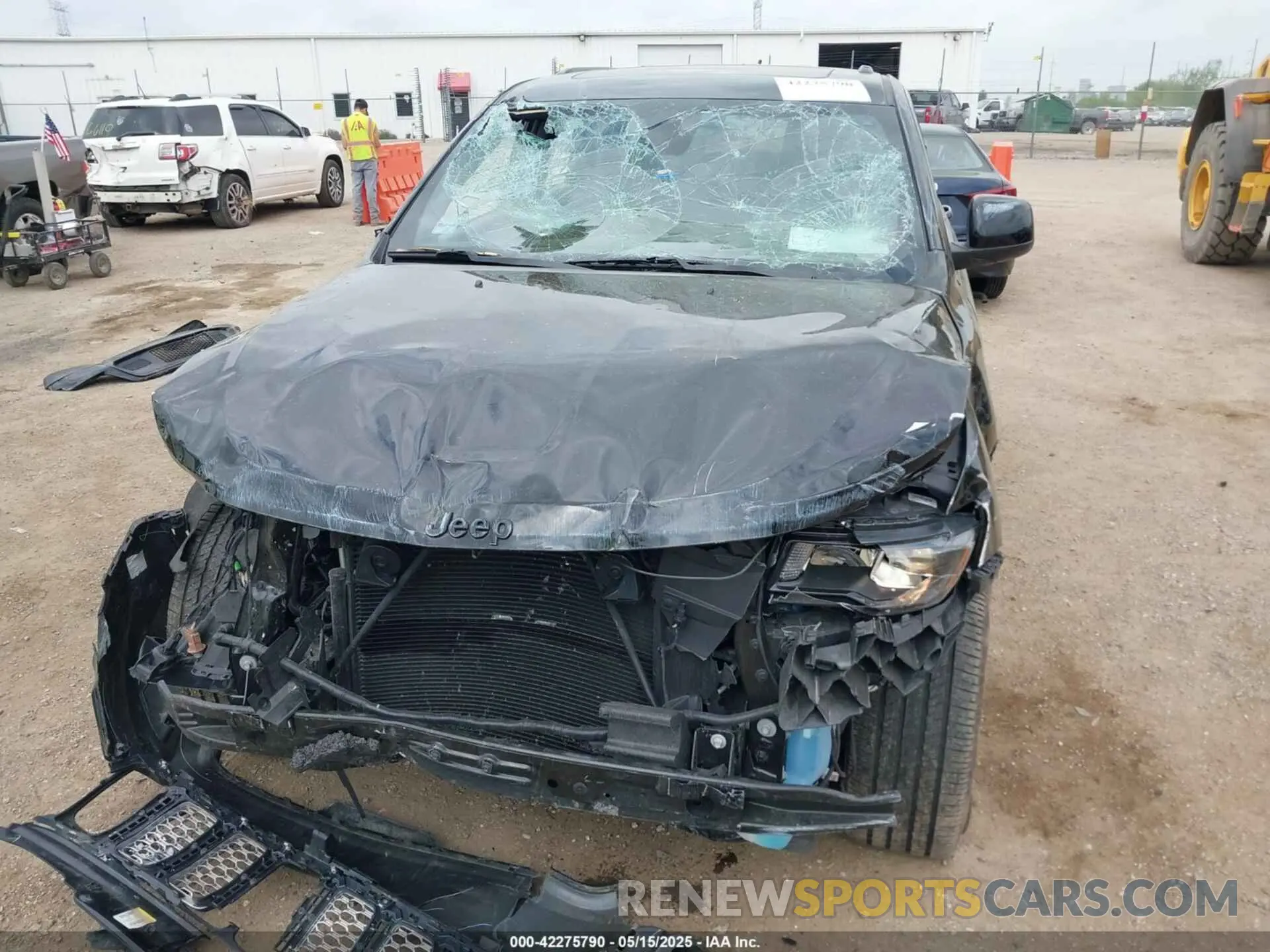 6 Photograph of a damaged car 1C4RJFAG1NC116347 JEEP GRAND CHEROKEE WK 2022