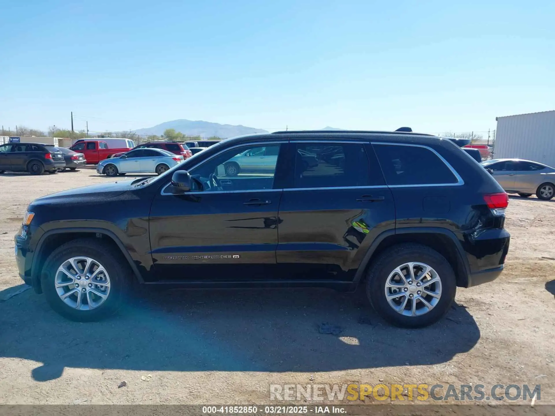 14 Photograph of a damaged car 1C4RJFAG1NC138722 JEEP GRAND CHEROKEE WK 2022