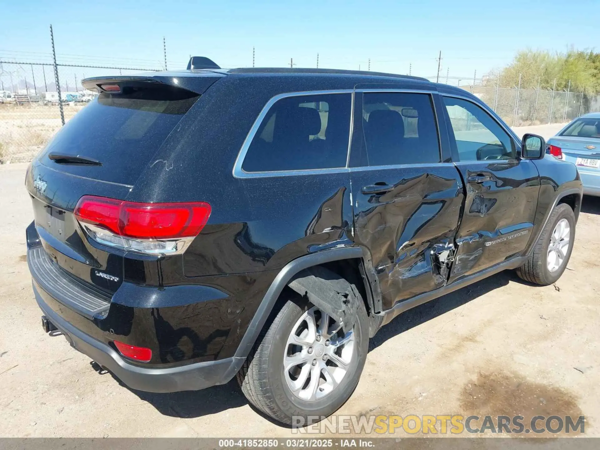 4 Photograph of a damaged car 1C4RJFAG1NC138722 JEEP GRAND CHEROKEE WK 2022