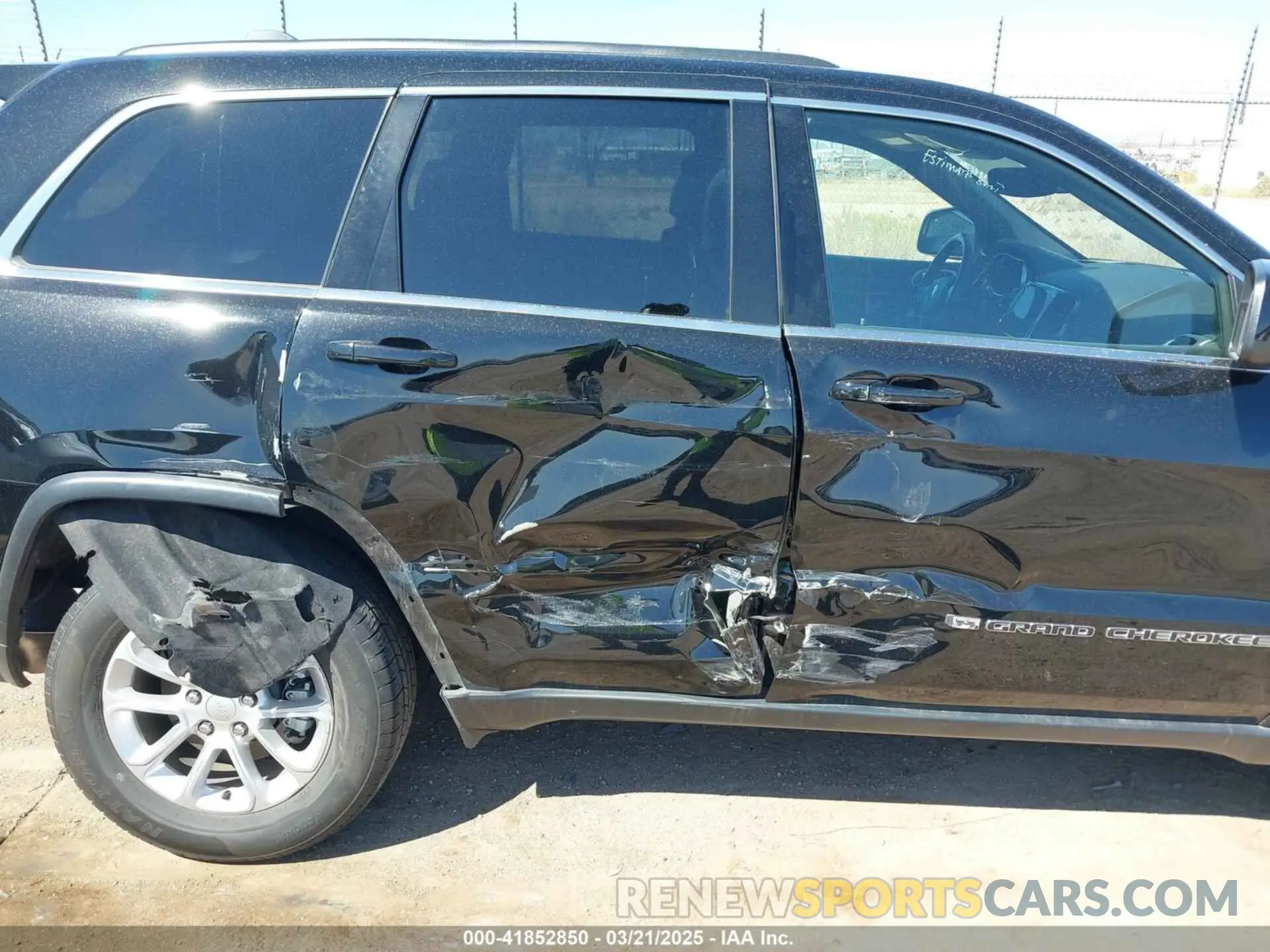 6 Photograph of a damaged car 1C4RJFAG1NC138722 JEEP GRAND CHEROKEE WK 2022