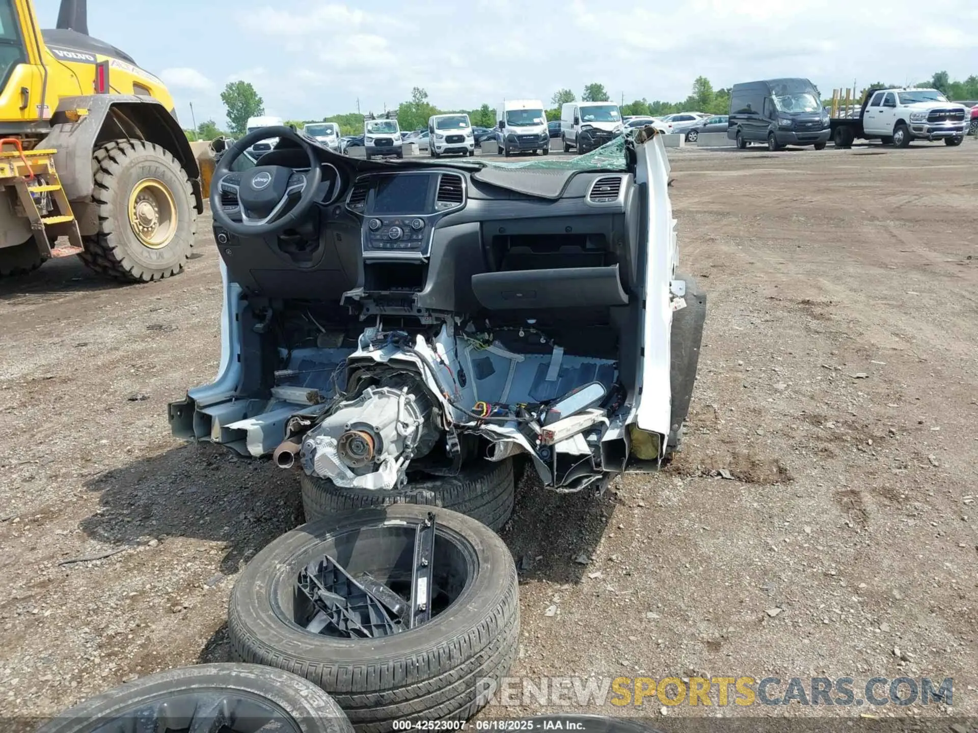 4 Photograph of a damaged car 1C4RJFAG3NC113692 JEEP GRAND CHEROKEE WK 2022
