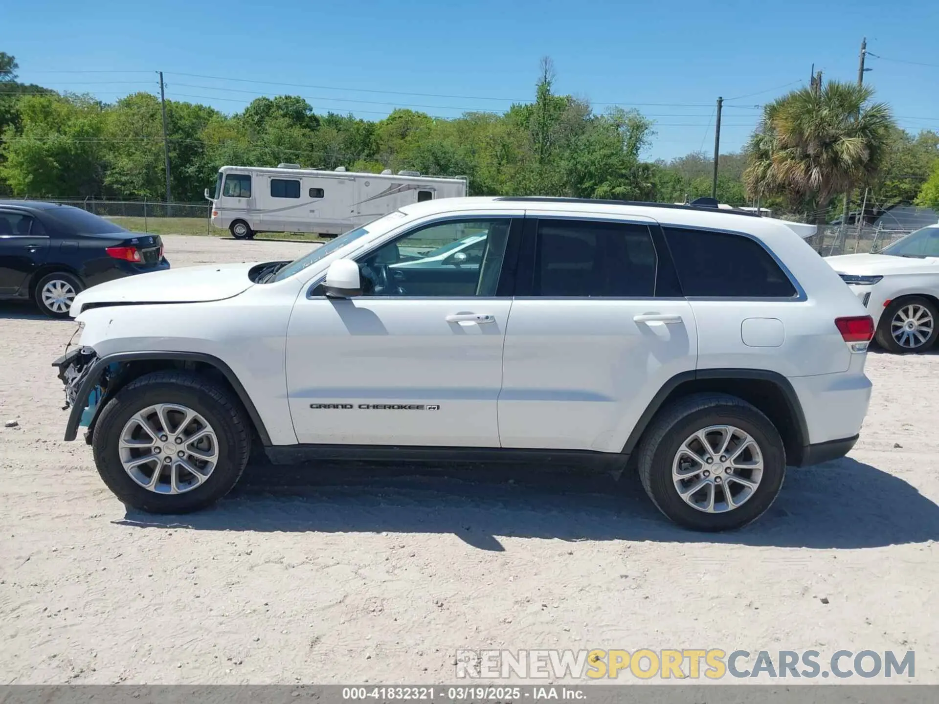 15 Photograph of a damaged car 1C4RJFAG3NC138737 JEEP GRAND CHEROKEE WK 2022