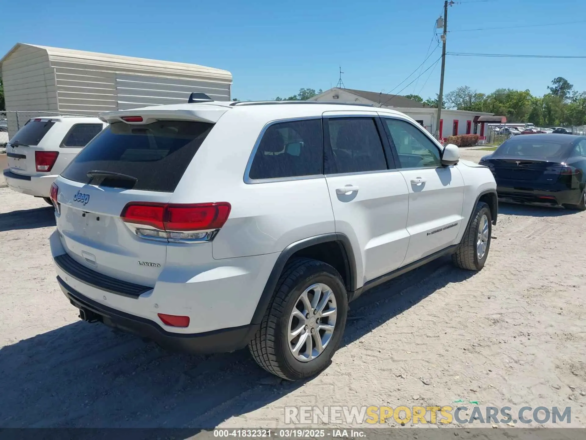 4 Photograph of a damaged car 1C4RJFAG3NC138737 JEEP GRAND CHEROKEE WK 2022