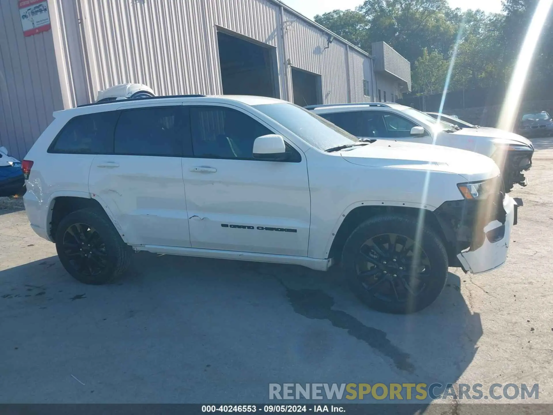 14 Photograph of a damaged car 1C4RJFAG4NC116374 JEEP GRAND CHEROKEE WK 2022
