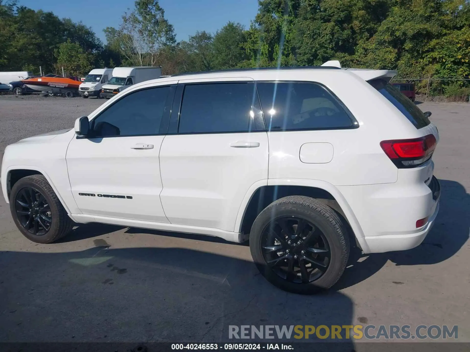 15 Photograph of a damaged car 1C4RJFAG4NC116374 JEEP GRAND CHEROKEE WK 2022