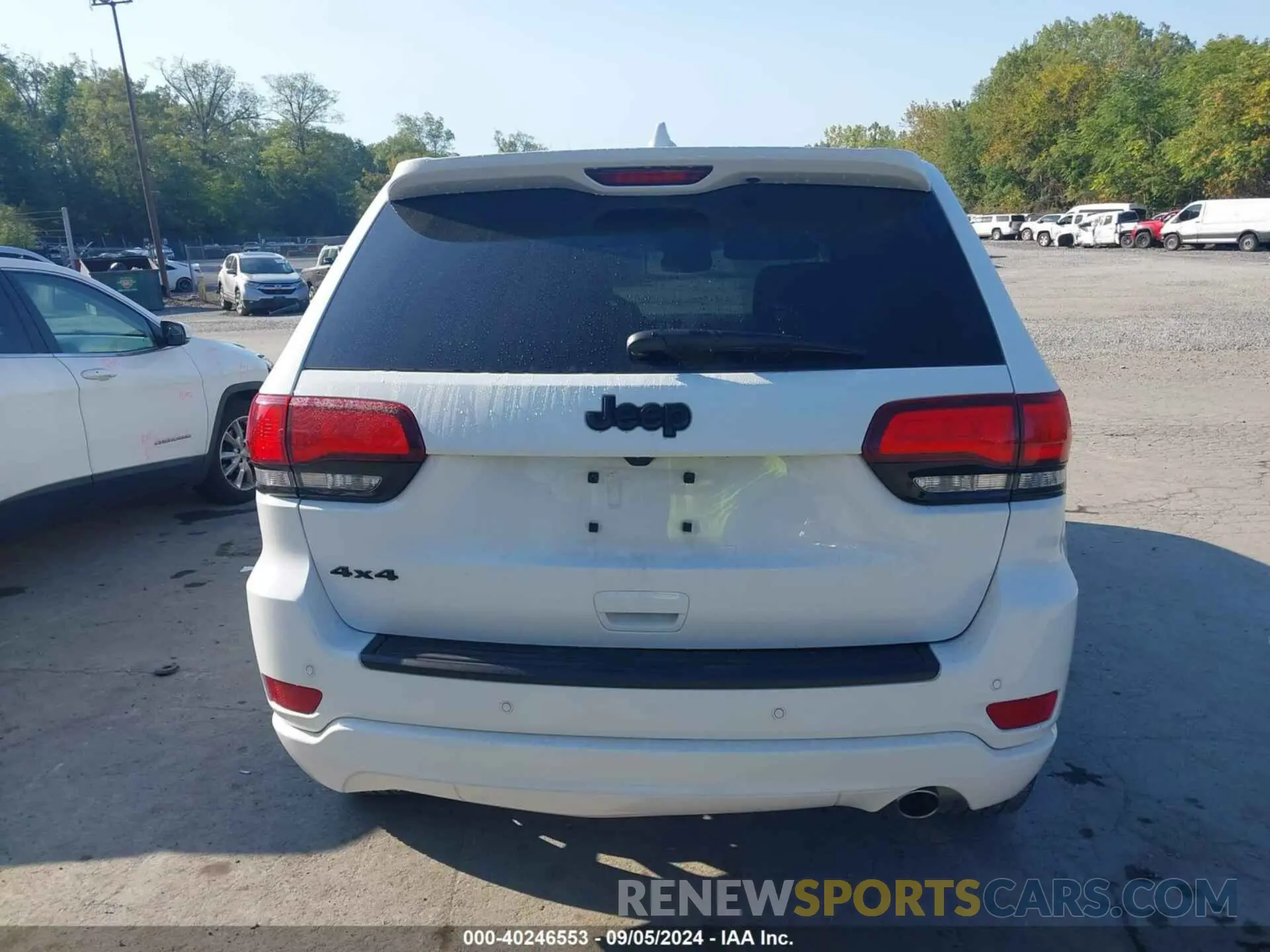 17 Photograph of a damaged car 1C4RJFAG4NC116374 JEEP GRAND CHEROKEE WK 2022