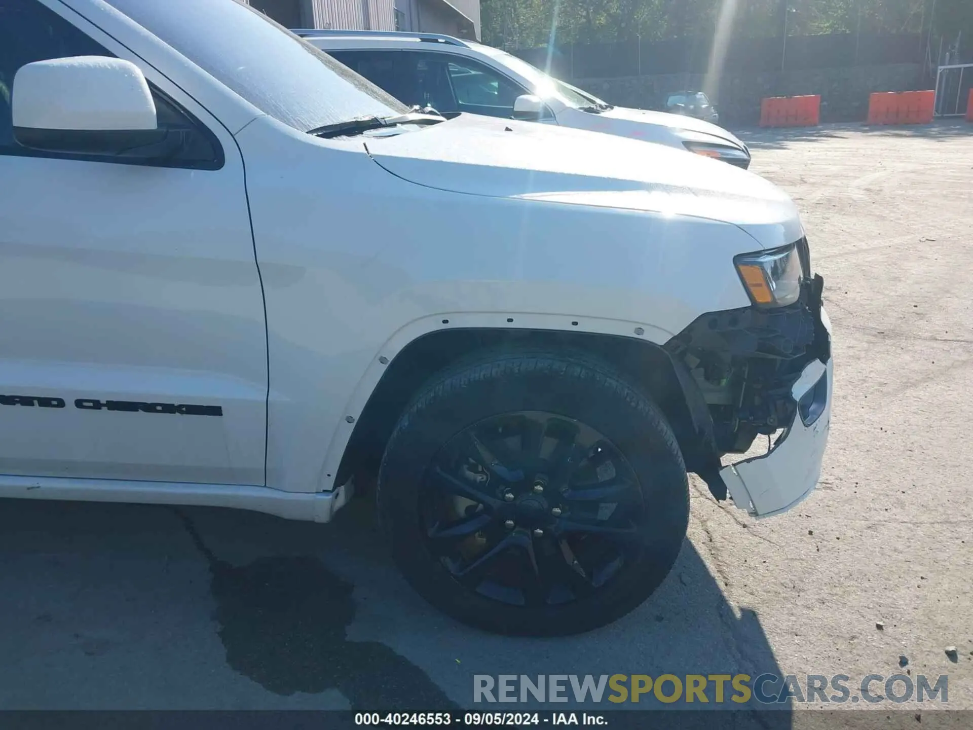 18 Photograph of a damaged car 1C4RJFAG4NC116374 JEEP GRAND CHEROKEE WK 2022