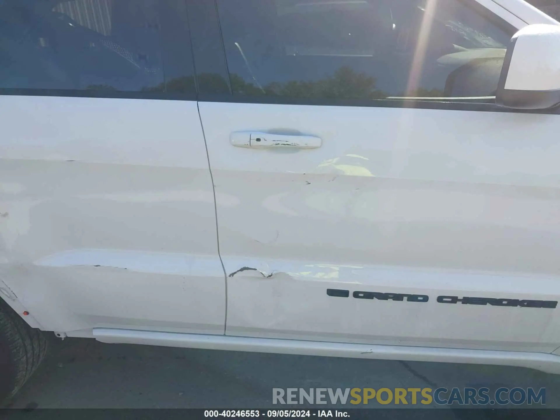 19 Photograph of a damaged car 1C4RJFAG4NC116374 JEEP GRAND CHEROKEE WK 2022