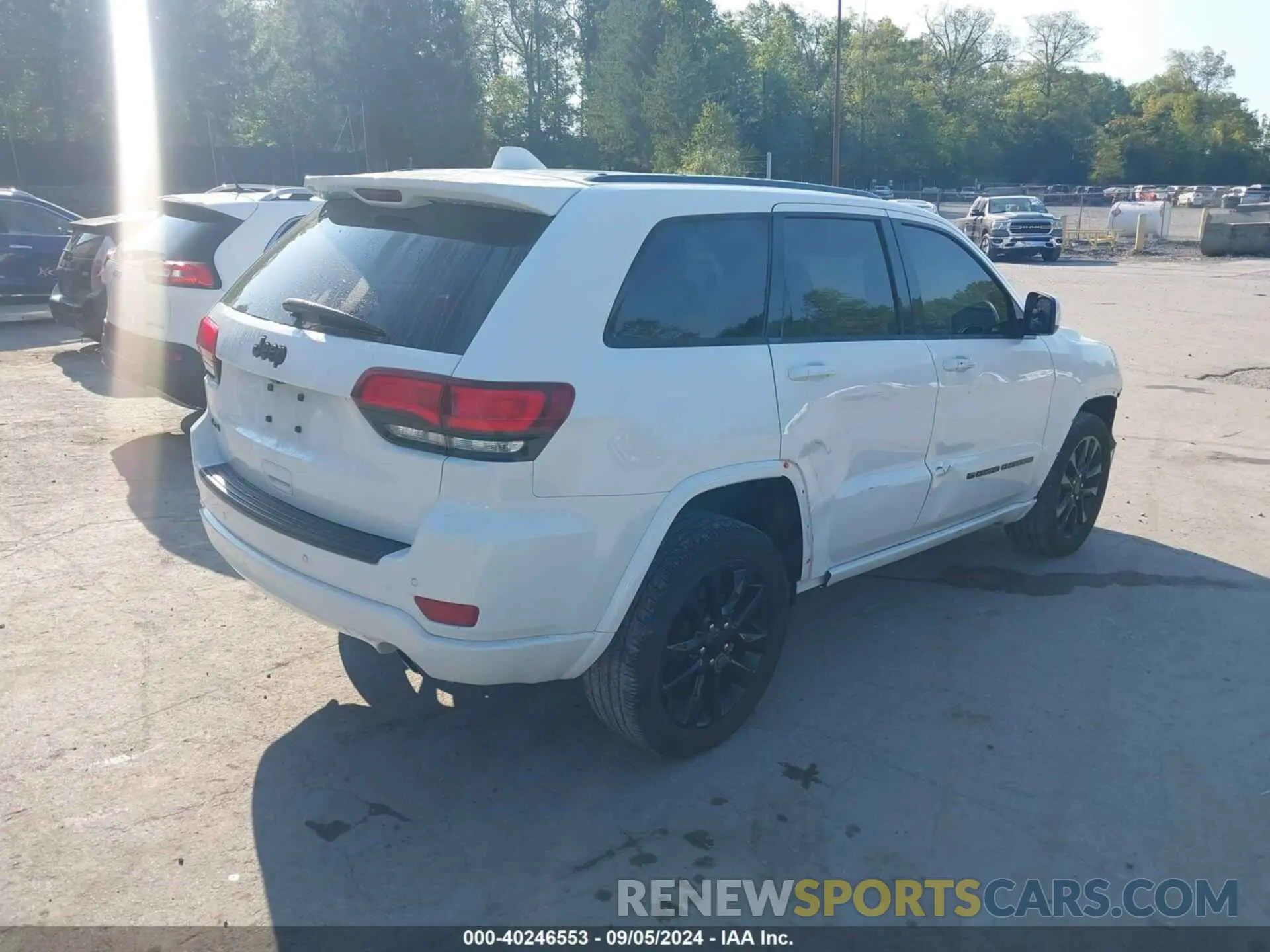 4 Photograph of a damaged car 1C4RJFAG4NC116374 JEEP GRAND CHEROKEE WK 2022