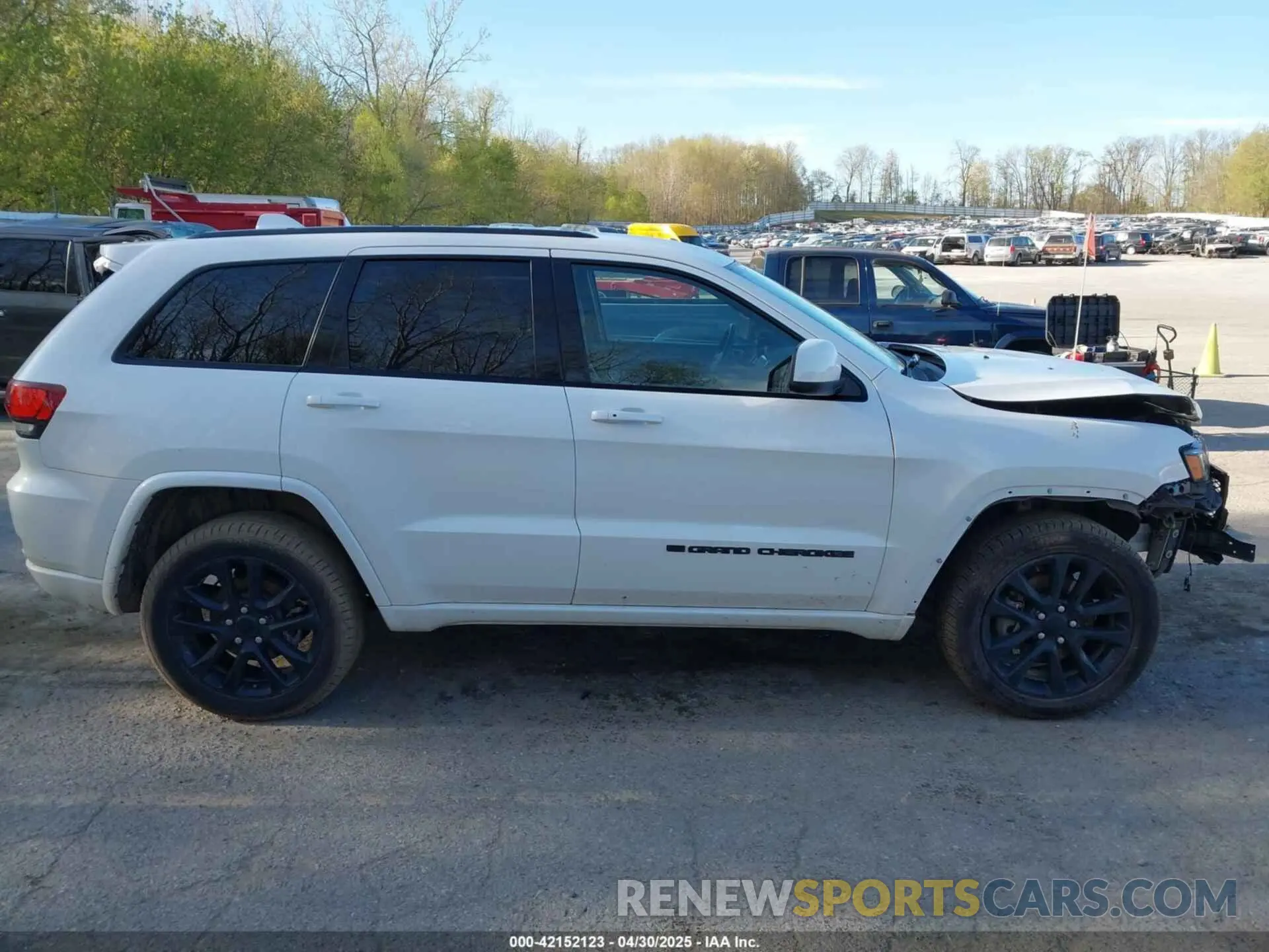 14 Photograph of a damaged car 1C4RJFAG4NC120103 JEEP GRAND CHEROKEE WK 2022