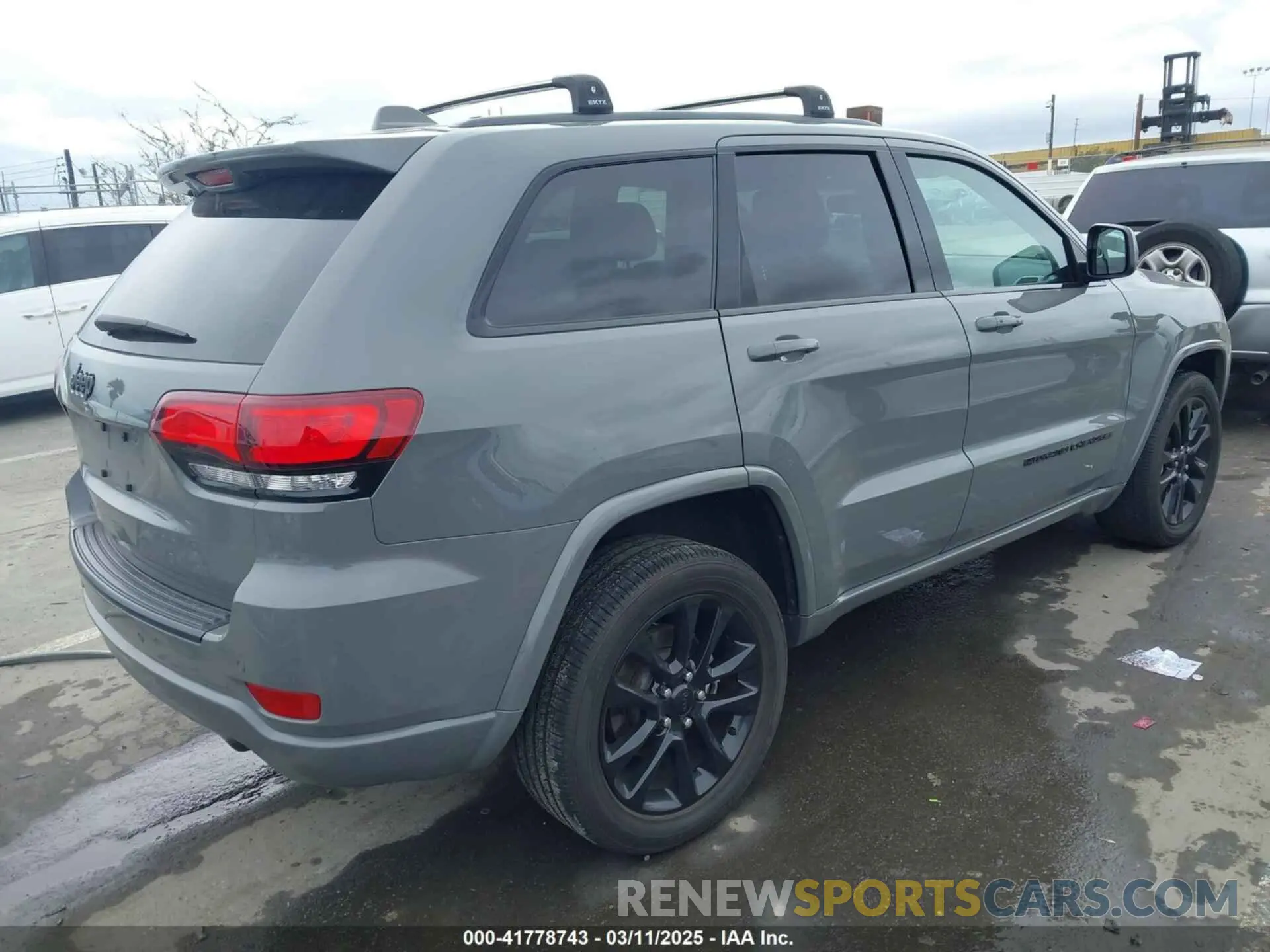 4 Photograph of a damaged car 1C4RJFAG4NC143834 JEEP GRAND CHEROKEE WK 2022
