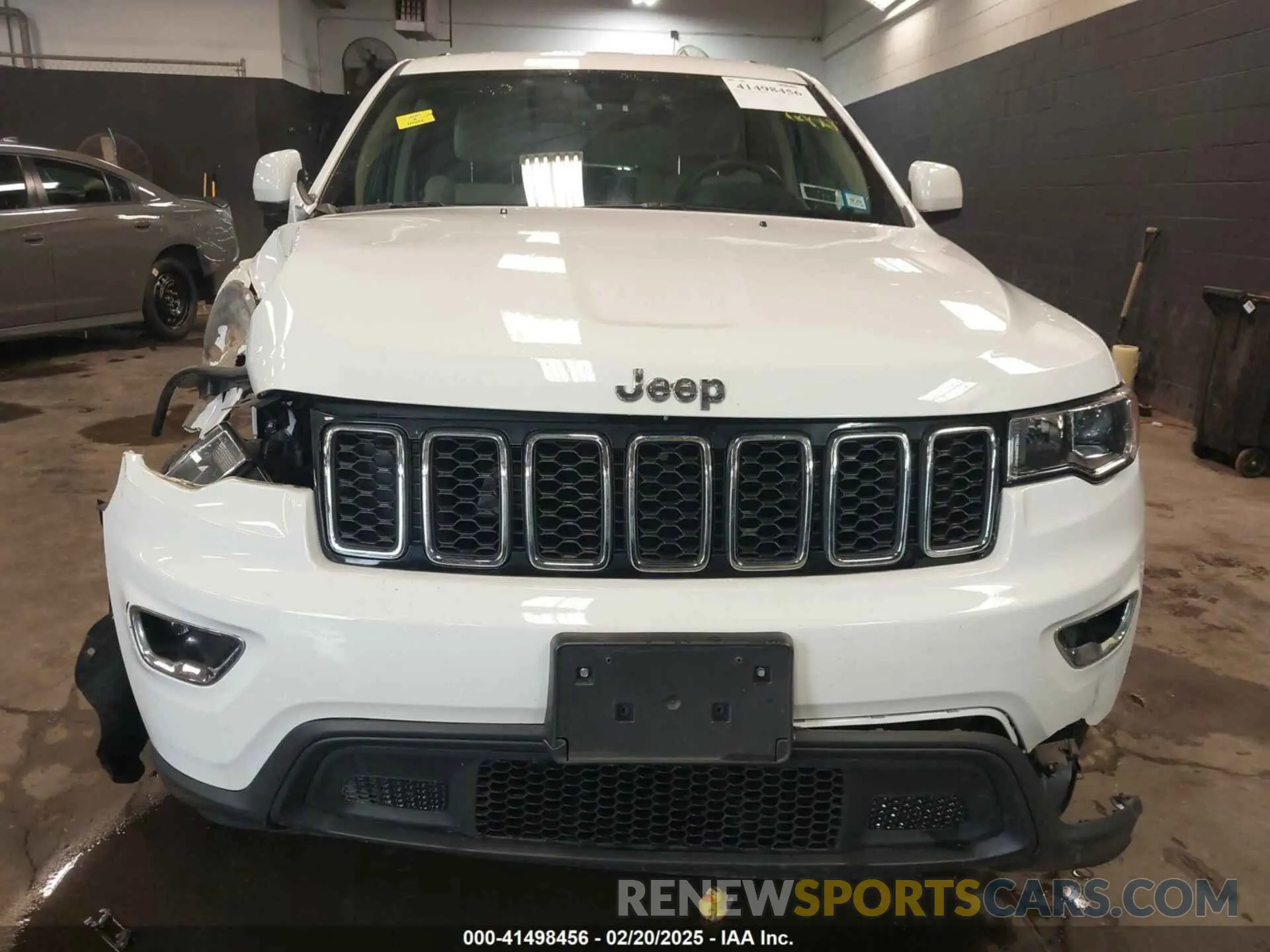 12 Photograph of a damaged car 1C4RJFAG4NC175117 JEEP GRAND CHEROKEE WK 2022