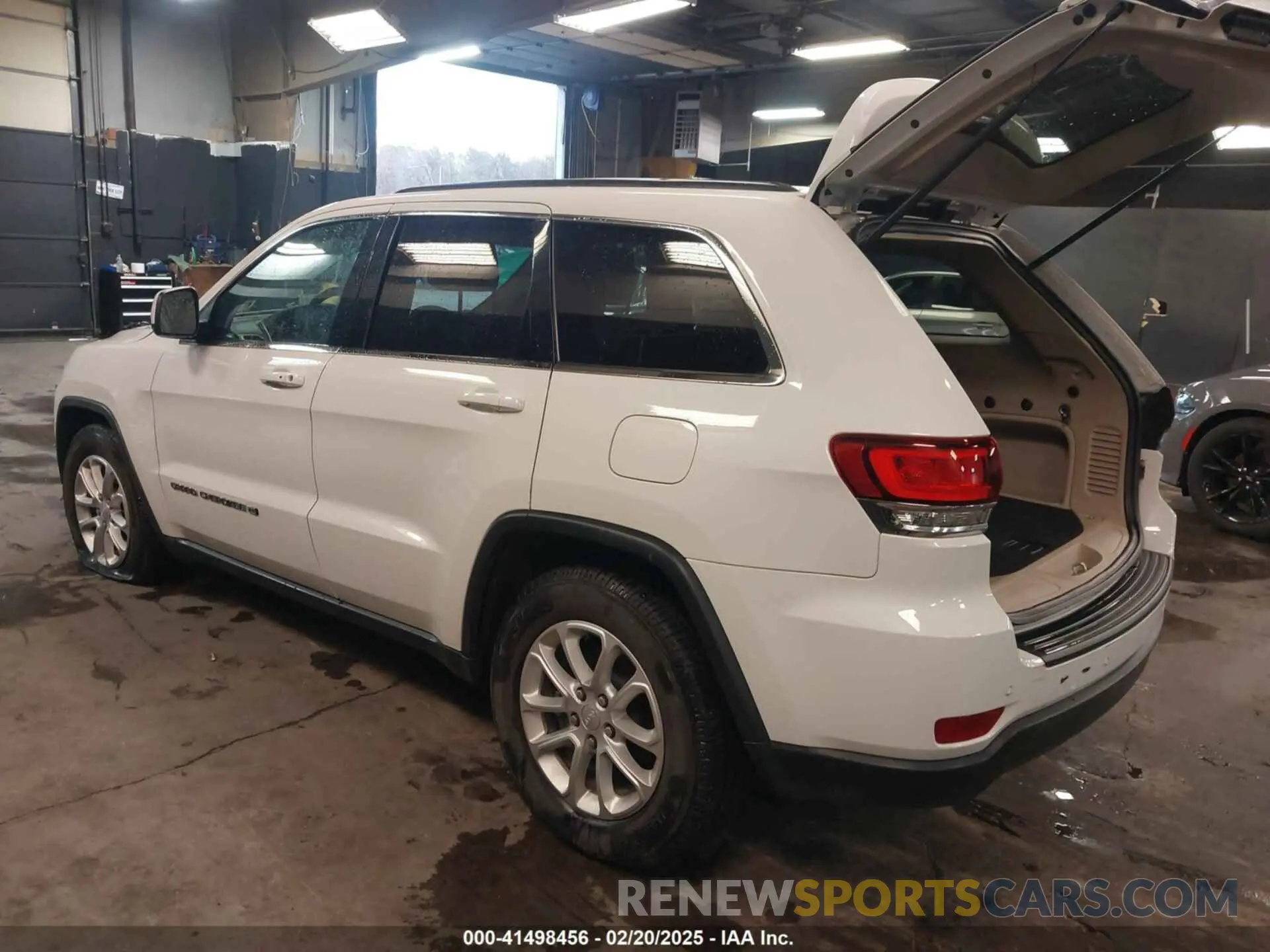 3 Photograph of a damaged car 1C4RJFAG4NC175117 JEEP GRAND CHEROKEE WK 2022