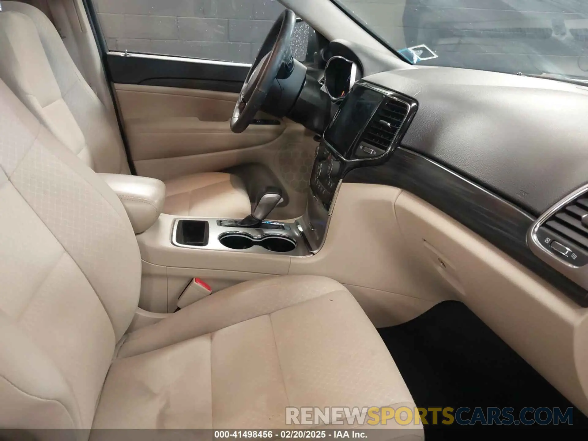 5 Photograph of a damaged car 1C4RJFAG4NC175117 JEEP GRAND CHEROKEE WK 2022