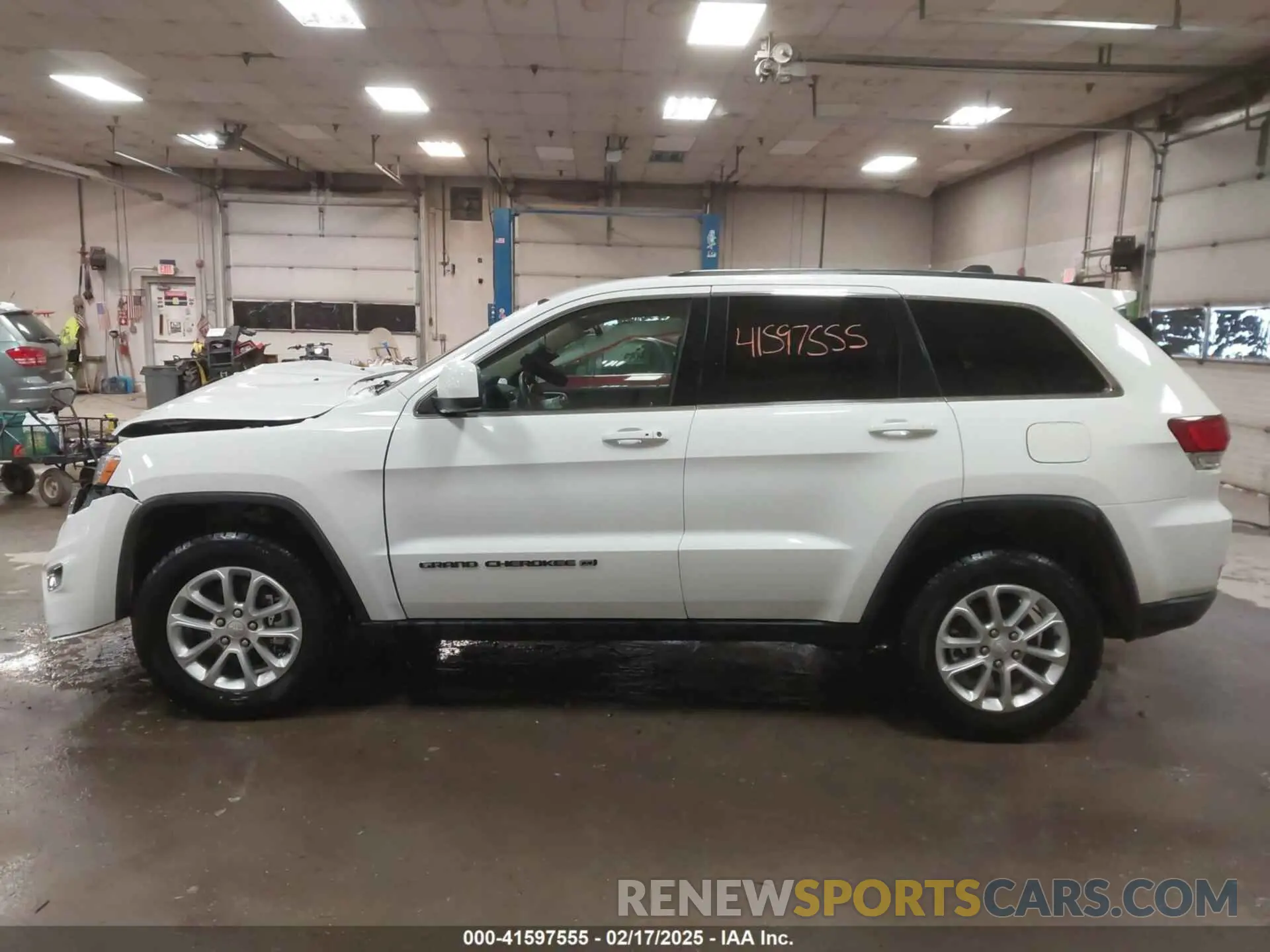 14 Photograph of a damaged car 1C4RJFAG7NC175466 JEEP GRAND CHEROKEE WK 2022
