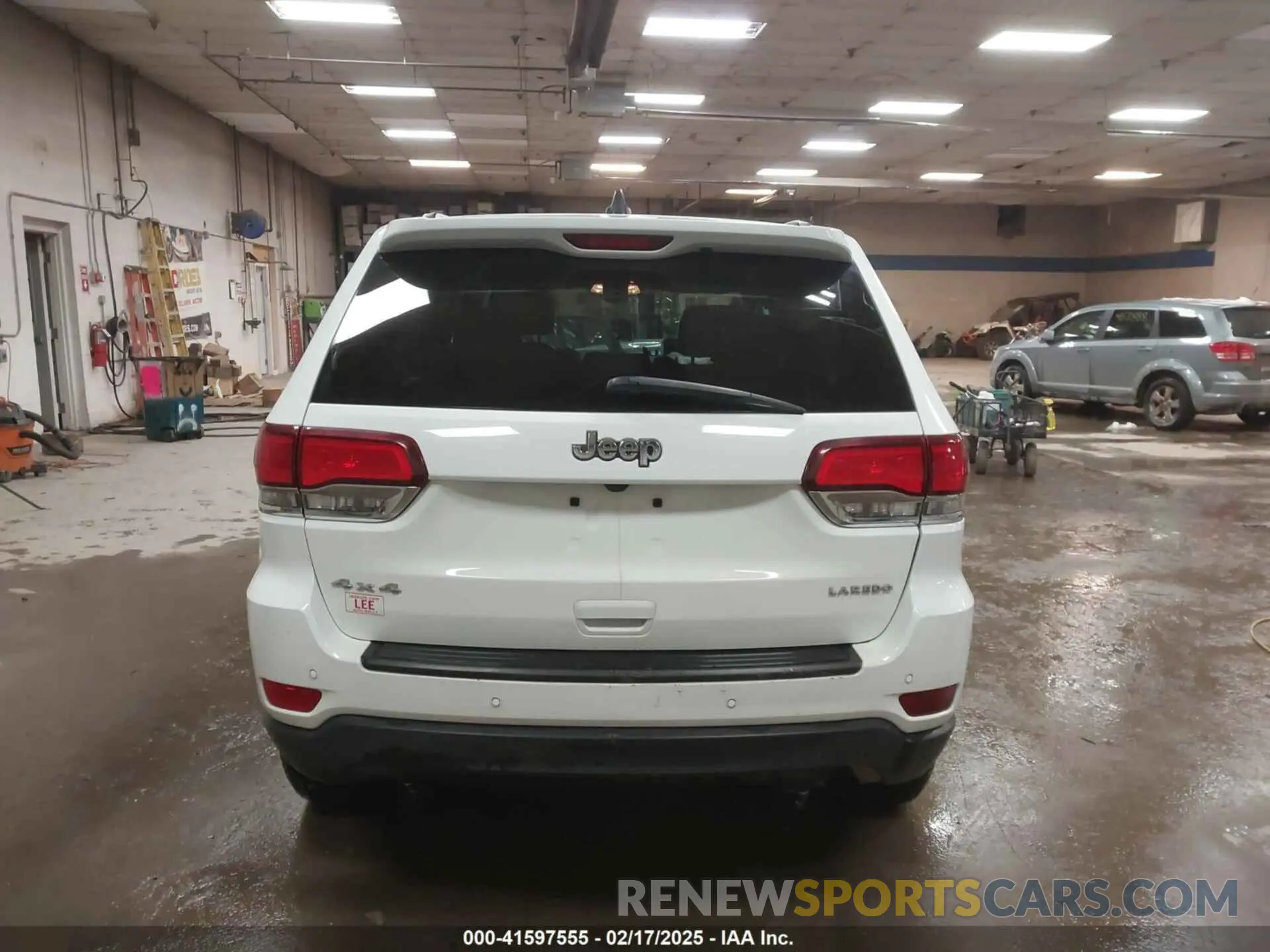 16 Photograph of a damaged car 1C4RJFAG7NC175466 JEEP GRAND CHEROKEE WK 2022