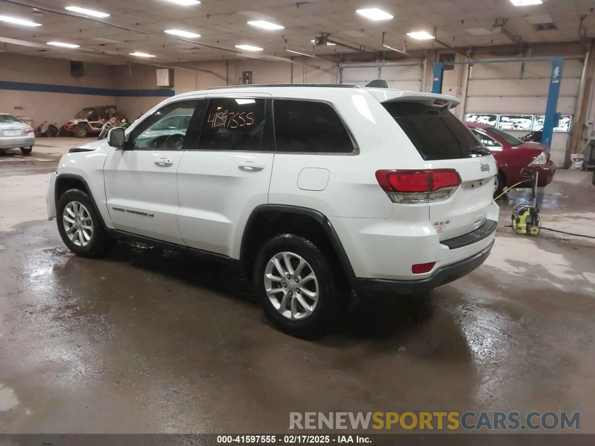 3 Photograph of a damaged car 1C4RJFAG7NC175466 JEEP GRAND CHEROKEE WK 2022