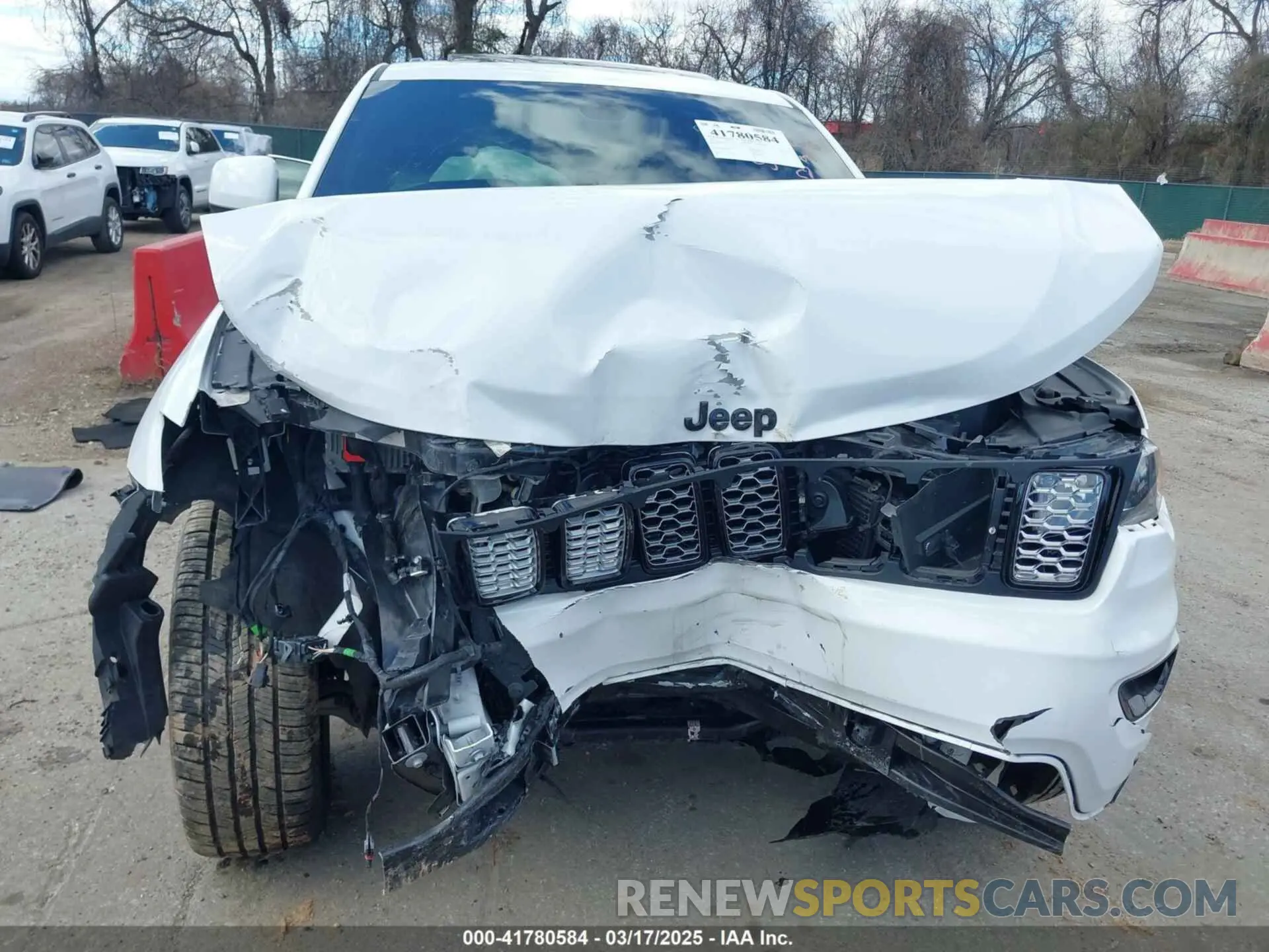 13 Photograph of a damaged car 1C4RJFAG8NC114210 JEEP GRAND CHEROKEE WK 2022