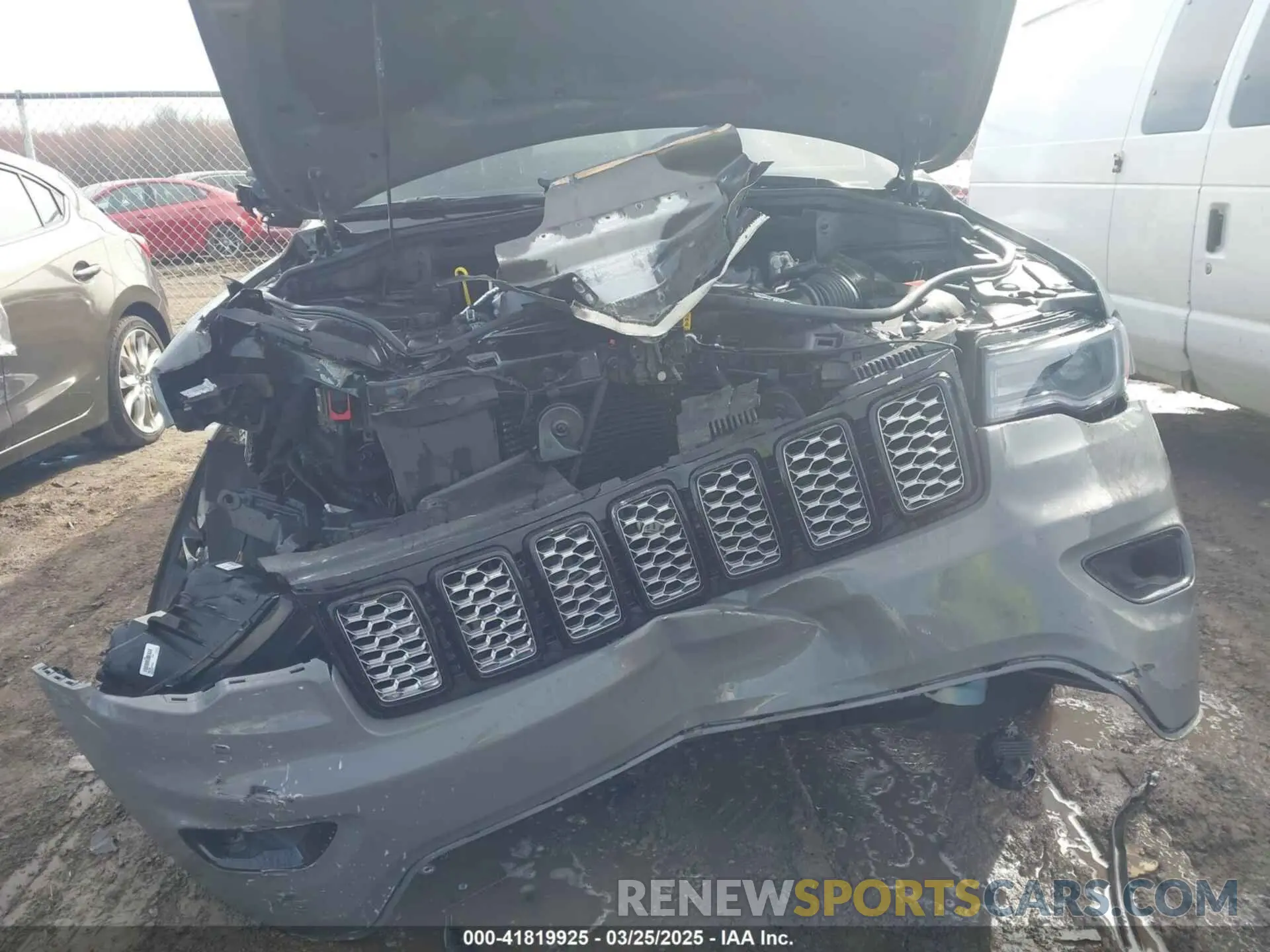 12 Photograph of a damaged car 1C4RJFAG8NC115471 JEEP GRAND CHEROKEE WK 2022