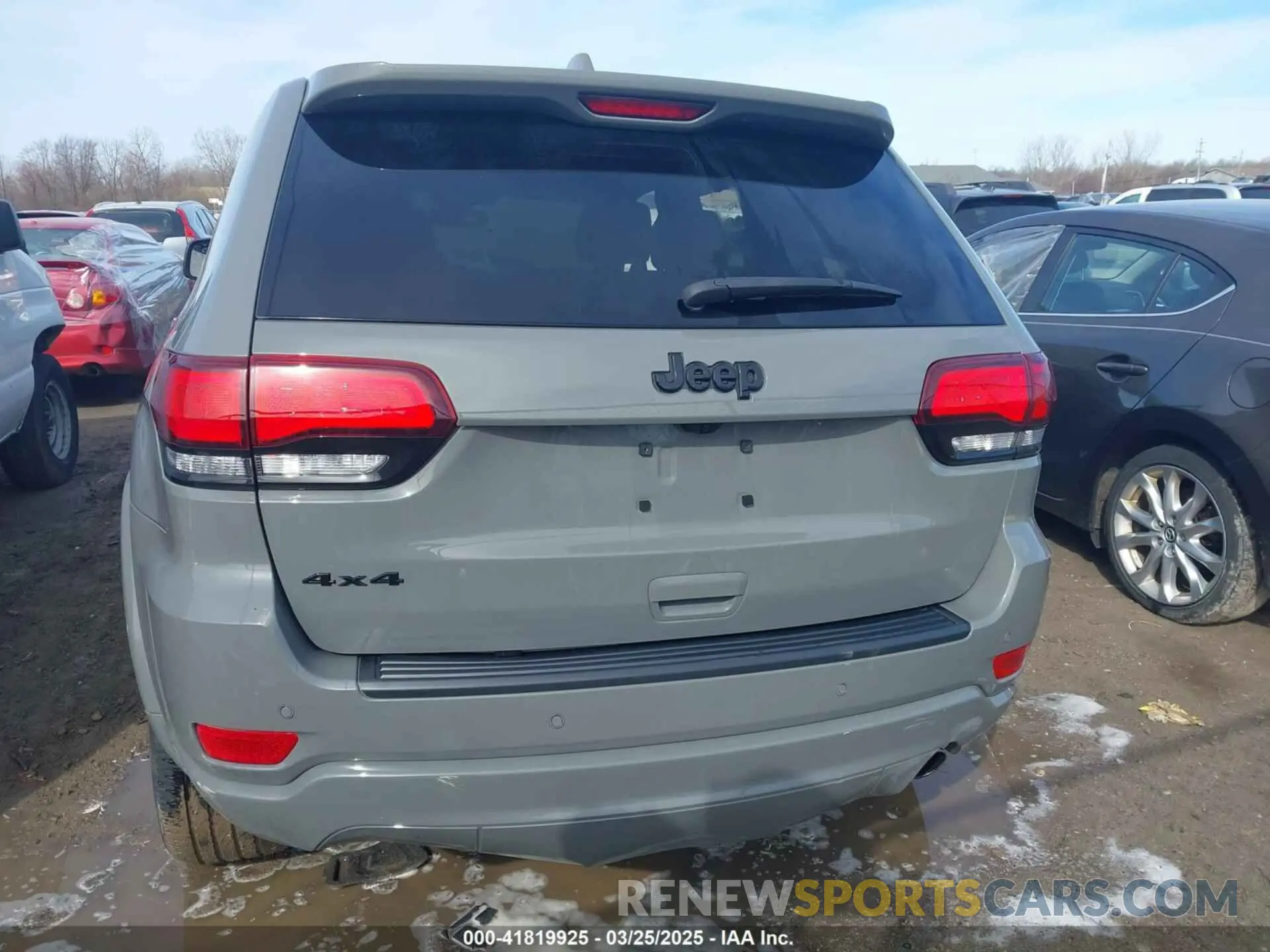 16 Photograph of a damaged car 1C4RJFAG8NC115471 JEEP GRAND CHEROKEE WK 2022