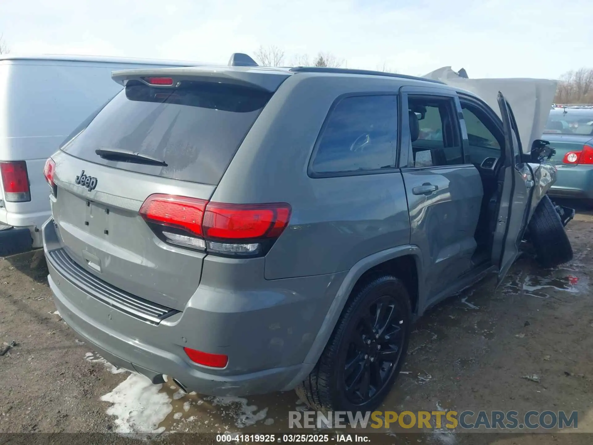 4 Photograph of a damaged car 1C4RJFAG8NC115471 JEEP GRAND CHEROKEE WK 2022