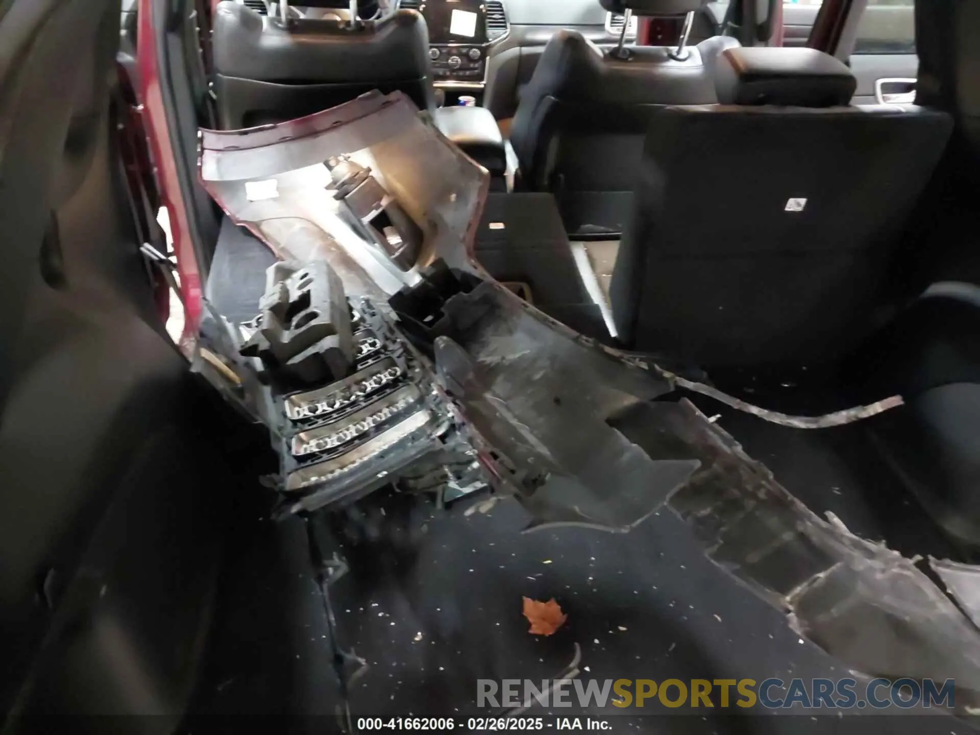 12 Photograph of a damaged car 1C4RJFAGXNC117898 JEEP GRAND CHEROKEE WK 2022