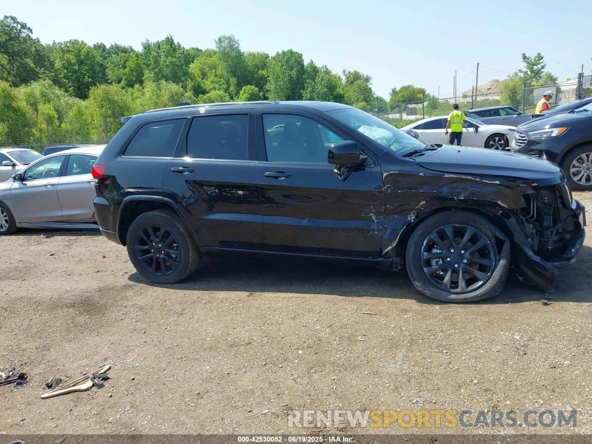 13 Photograph of a damaged car 1C4RJFAGXNC146821 JEEP GRAND CHEROKEE WK 2022