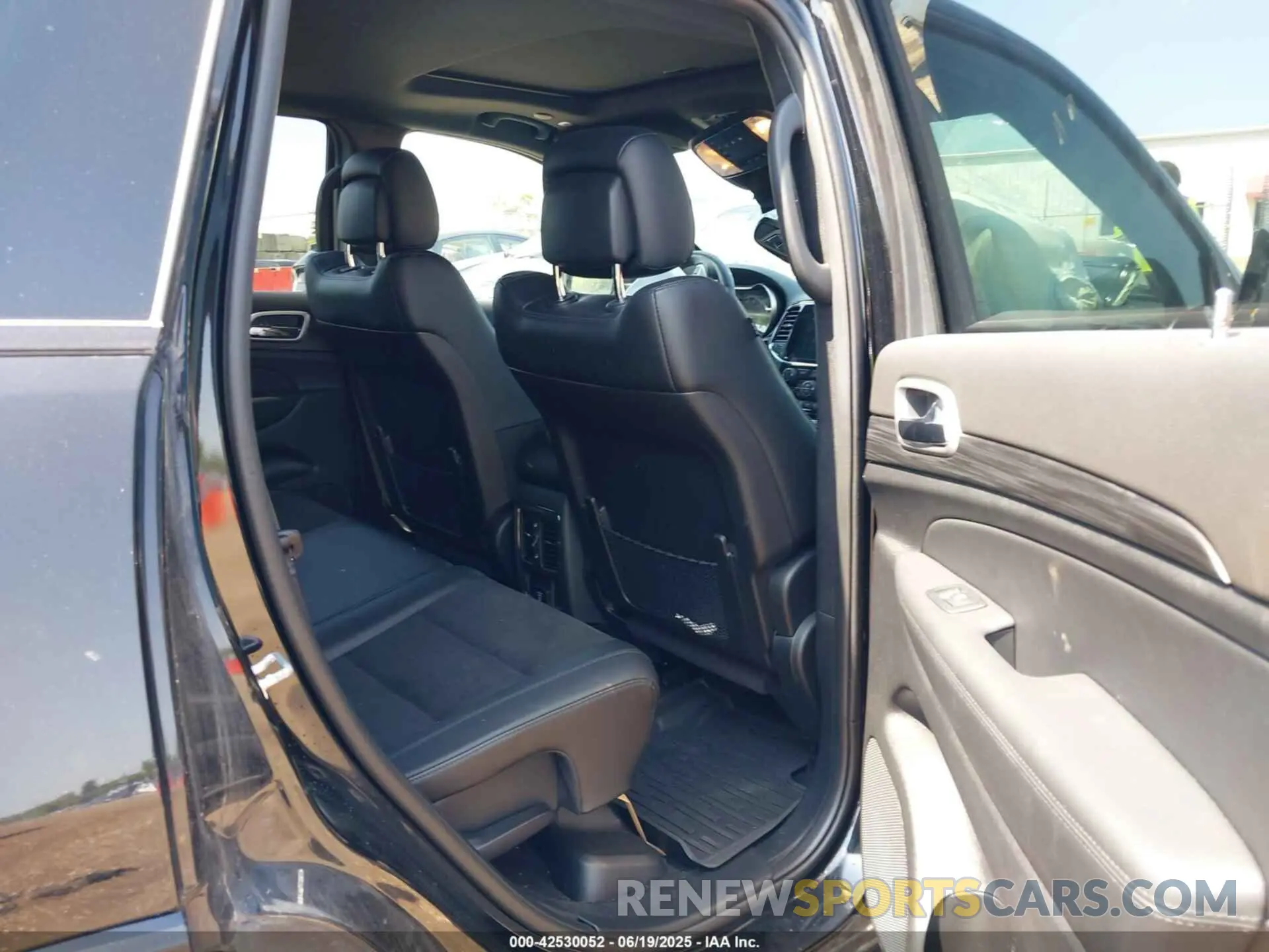 8 Photograph of a damaged car 1C4RJFAGXNC146821 JEEP GRAND CHEROKEE WK 2022