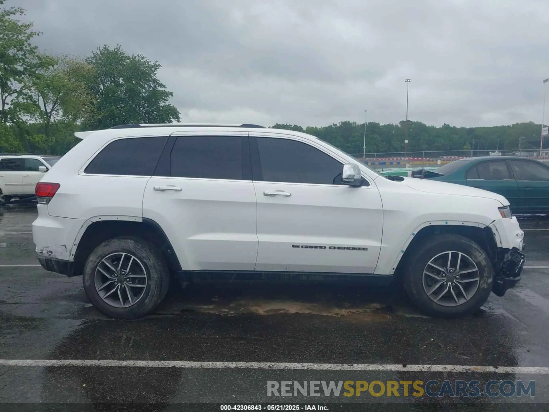 13 Photograph of a damaged car 1C4RJFBG3NC119698 JEEP GRAND CHEROKEE WK 2022