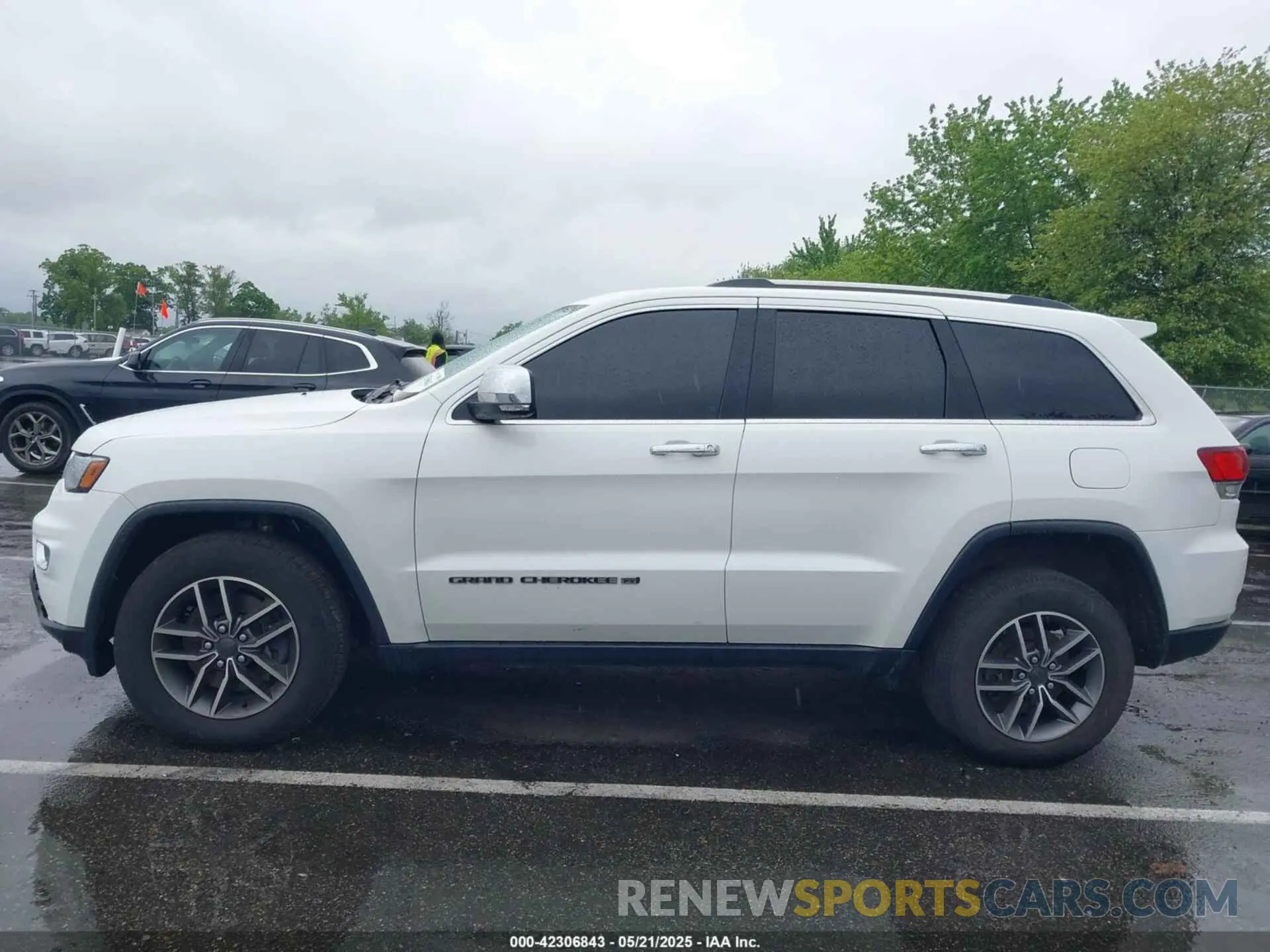 14 Photograph of a damaged car 1C4RJFBG3NC119698 JEEP GRAND CHEROKEE WK 2022