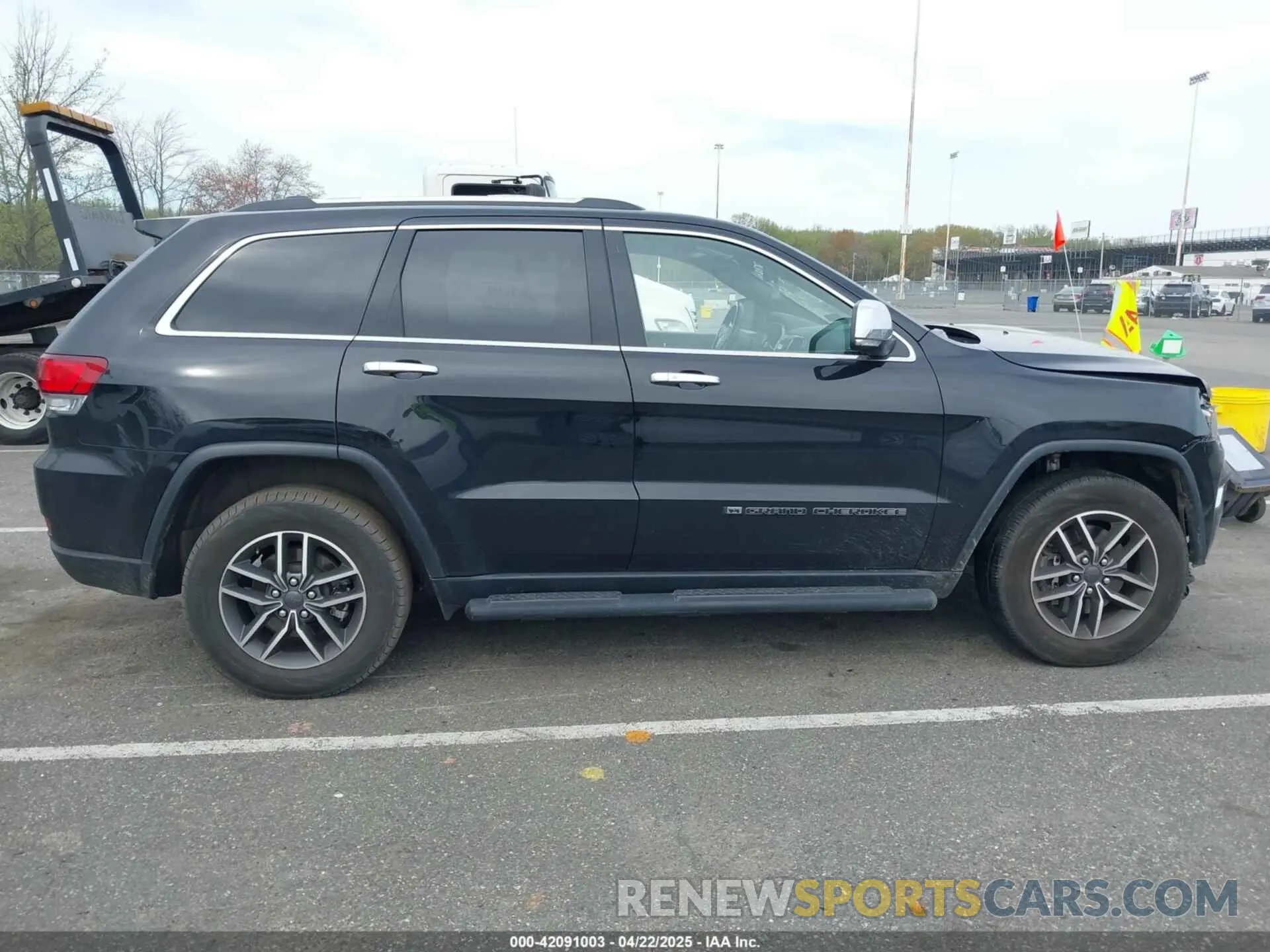 13 Photograph of a damaged car 1C4RJFBG5NC122392 JEEP GRAND CHEROKEE WK 2022