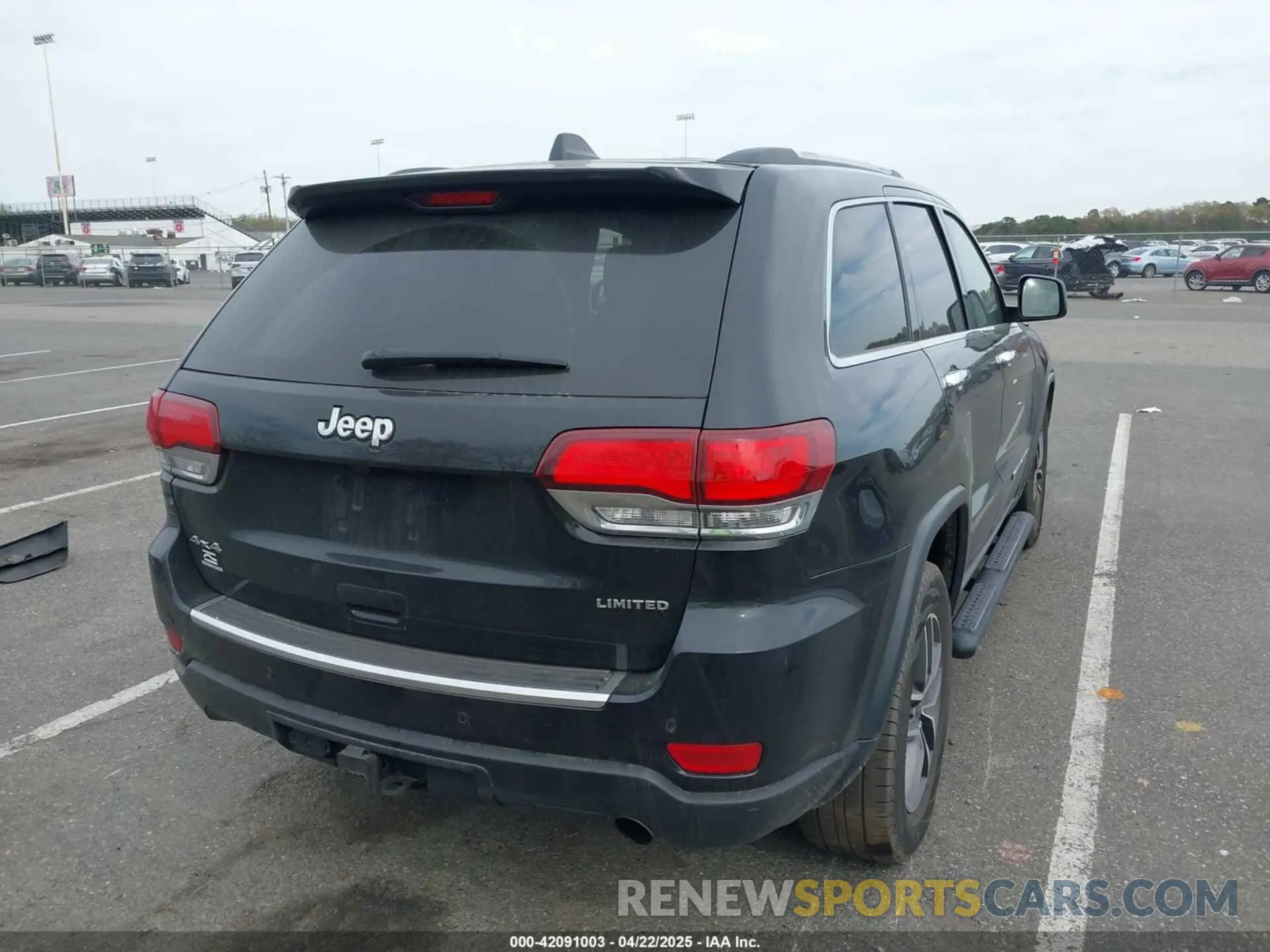 4 Photograph of a damaged car 1C4RJFBG5NC122392 JEEP GRAND CHEROKEE WK 2022