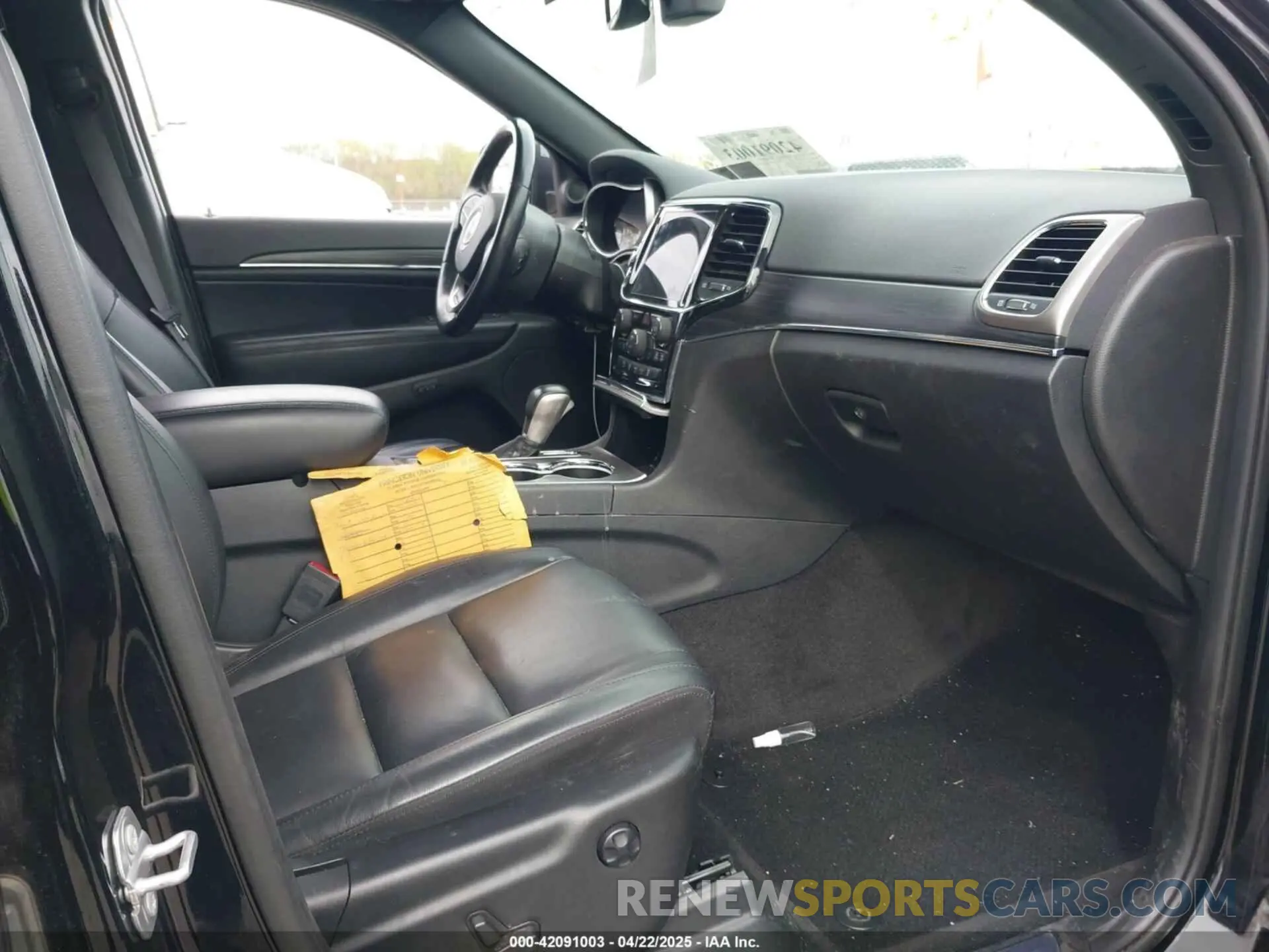 5 Photograph of a damaged car 1C4RJFBG5NC122392 JEEP GRAND CHEROKEE WK 2022