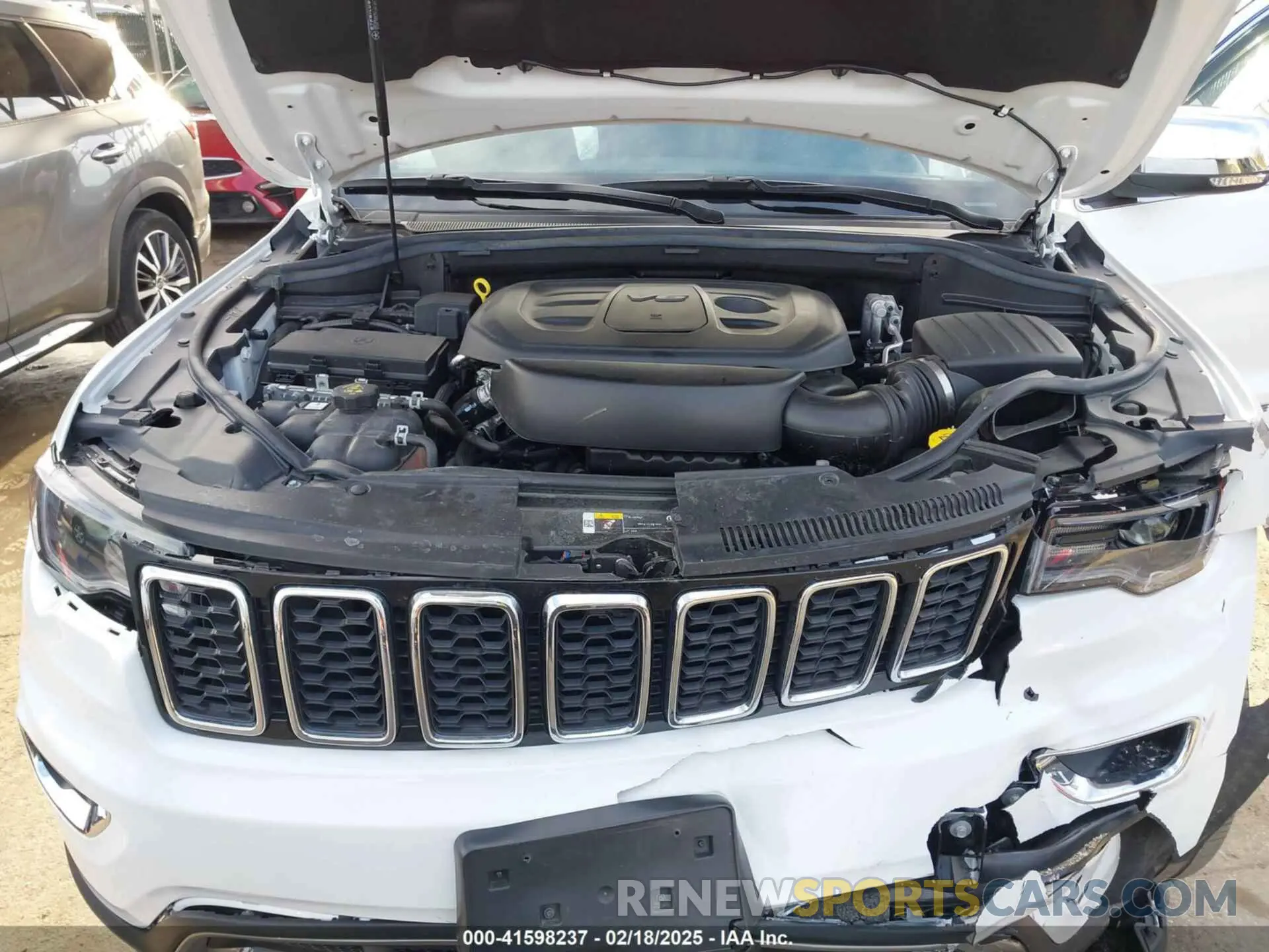 10 Photograph of a damaged car 1C4RJFBG5NC141704 JEEP GRAND CHEROKEE WK 2022