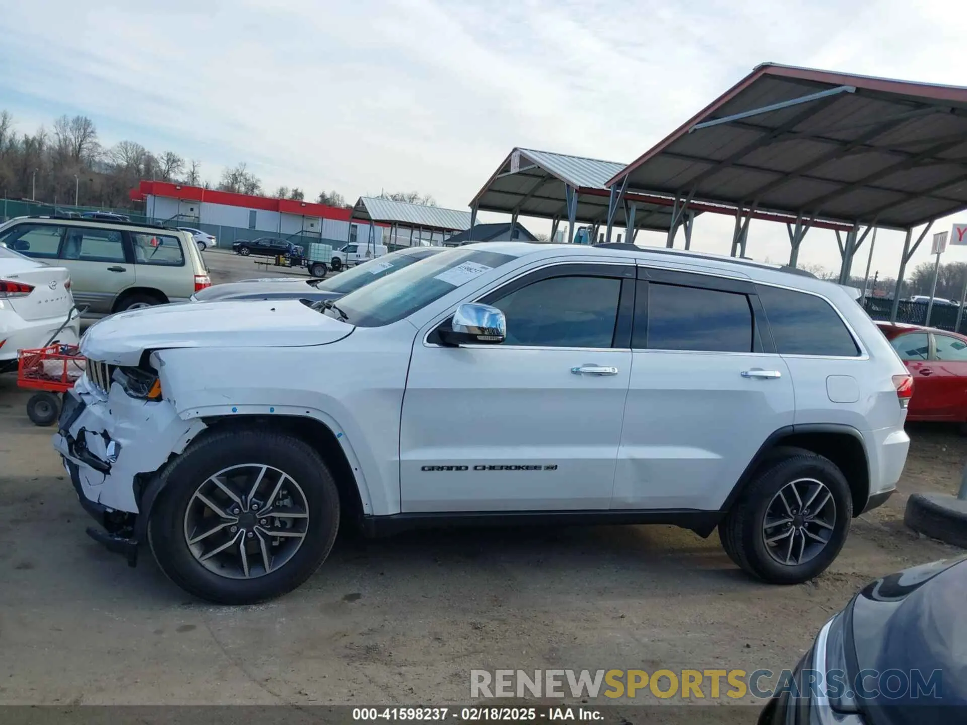 14 Photograph of a damaged car 1C4RJFBG5NC141704 JEEP GRAND CHEROKEE WK 2022