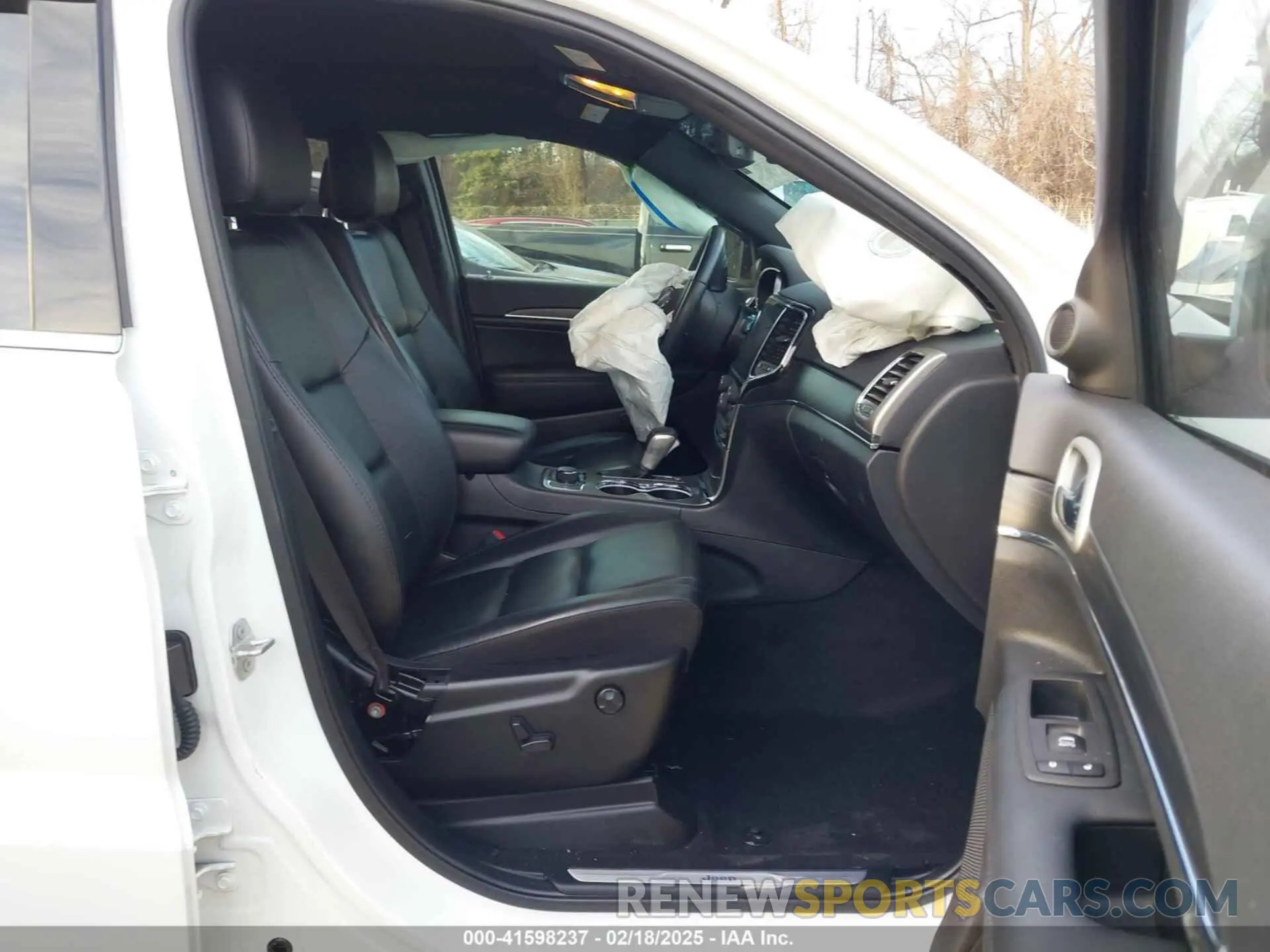5 Photograph of a damaged car 1C4RJFBG5NC141704 JEEP GRAND CHEROKEE WK 2022