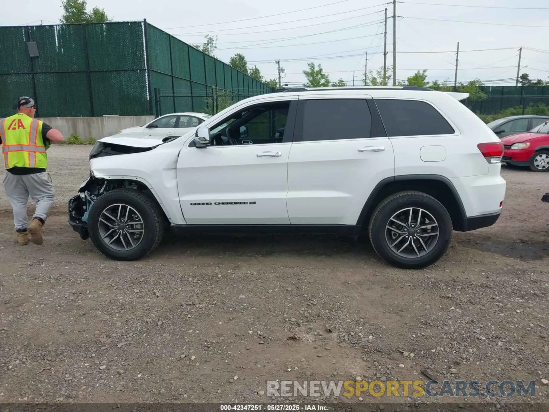 14 Photograph of a damaged car 1C4RJFBG9NC165925 JEEP GRAND CHEROKEE WK 2022
