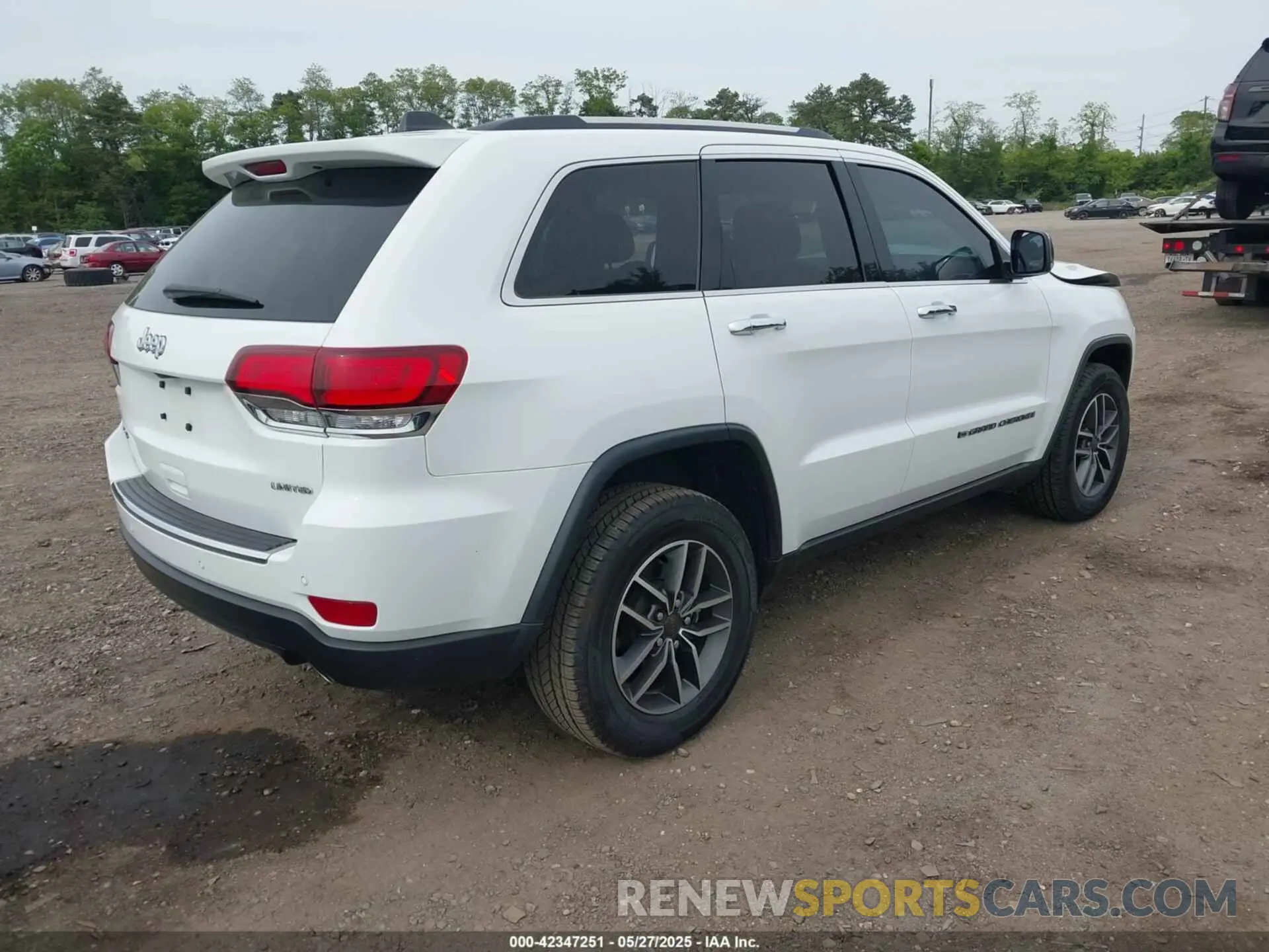 4 Photograph of a damaged car 1C4RJFBG9NC165925 JEEP GRAND CHEROKEE WK 2022