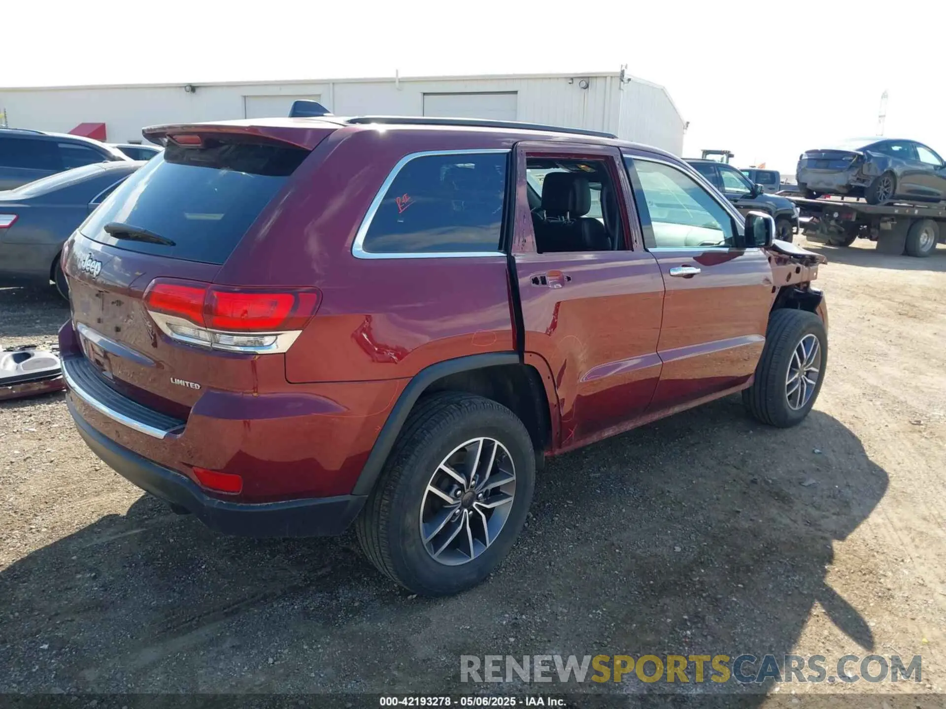 4 Photograph of a damaged car 1C4RJFBGXNC167019 JEEP GRAND CHEROKEE WK 2022