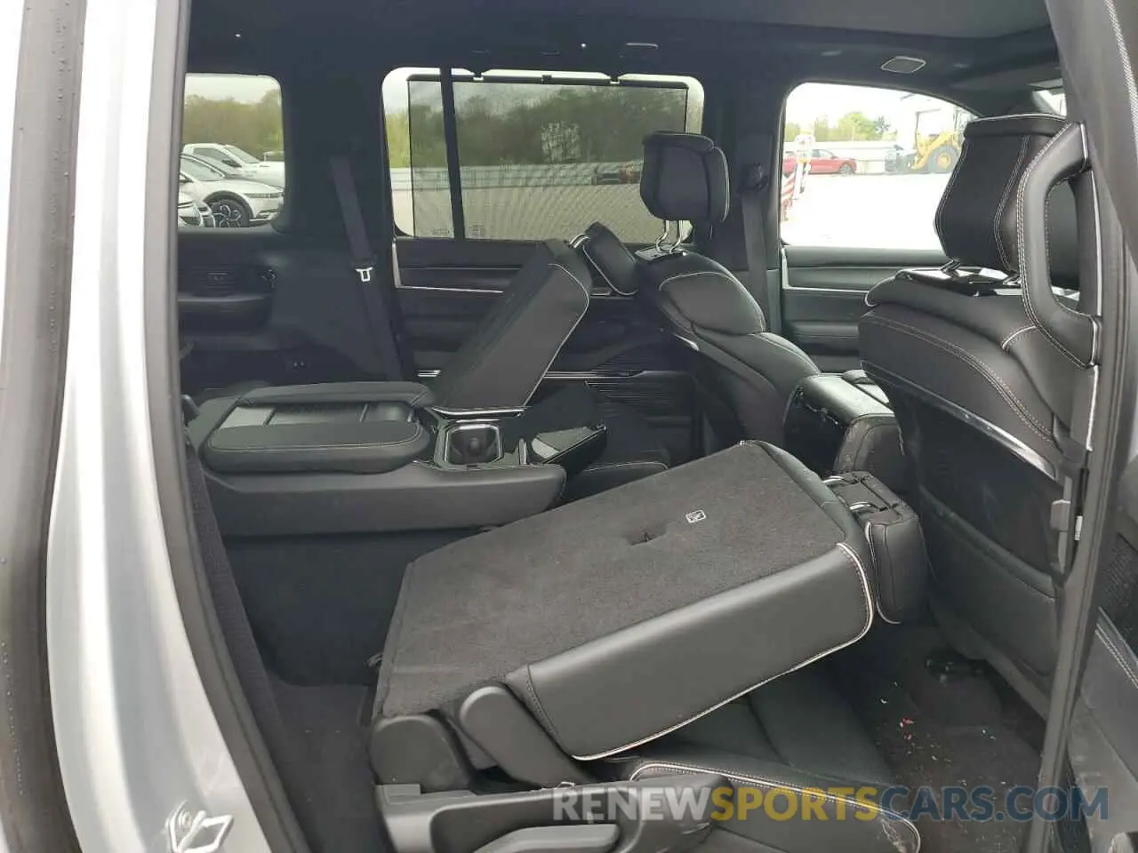 11 Photograph of a damaged car 1C4SJSFP3RS150188 JEEP GRAND WAGO 2024