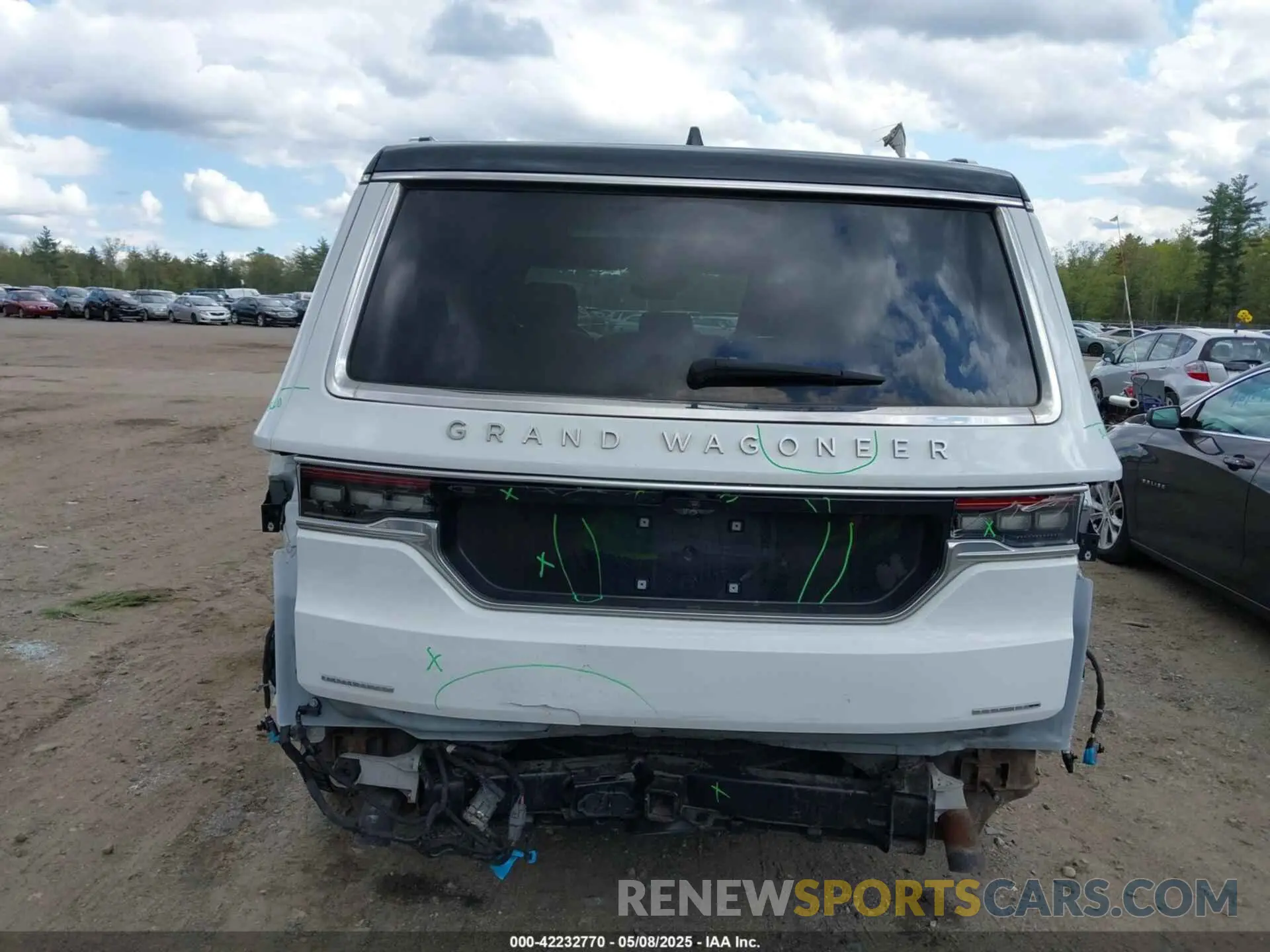 17 Photograph of a damaged car 1C4SJVEJ4NS123980 JEEP GRAND WAGONEER 2022