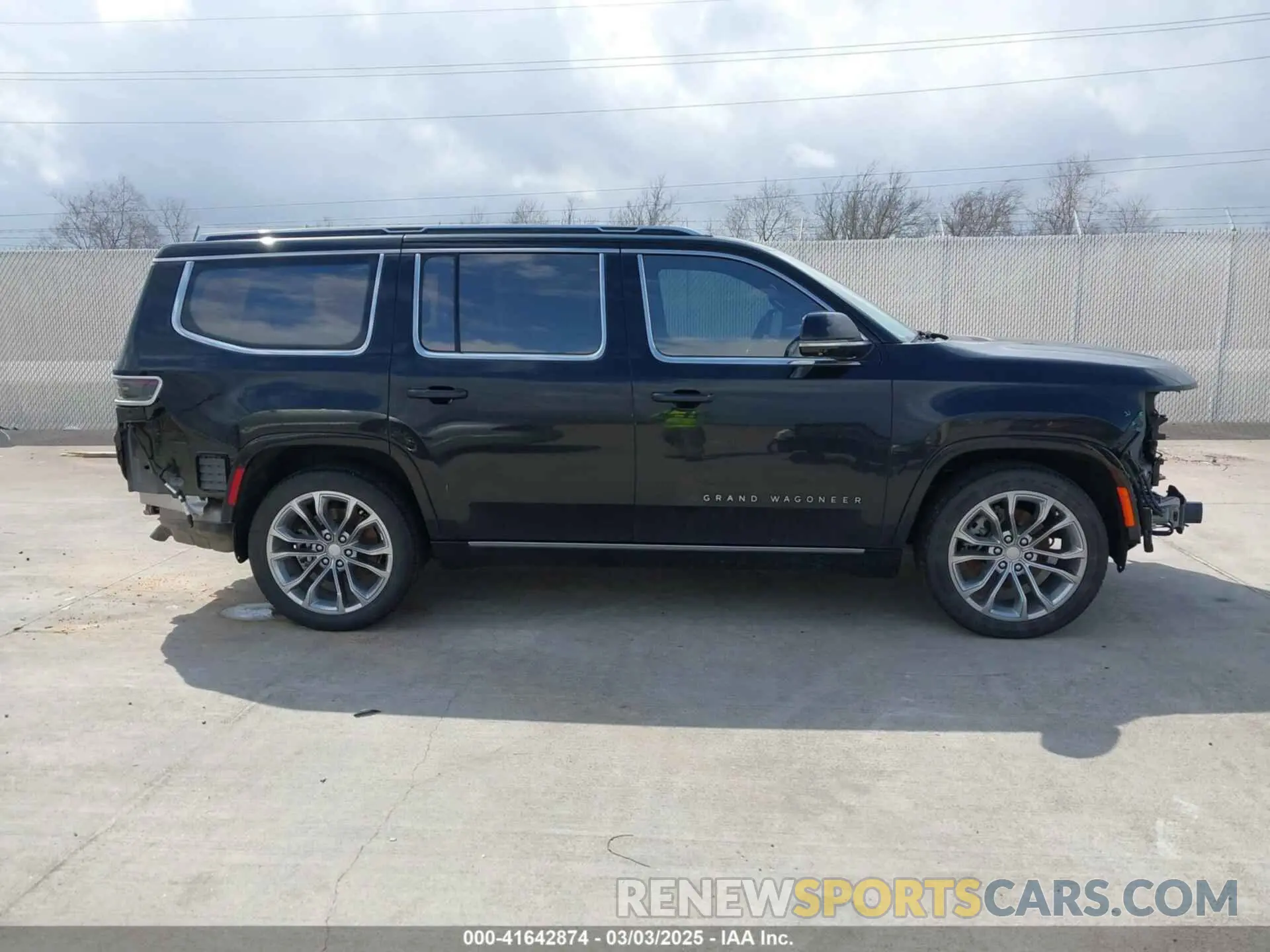 13 Photograph of a damaged car 1C4SJVFJ2NS167359 JEEP GRAND WAGONEER 2022