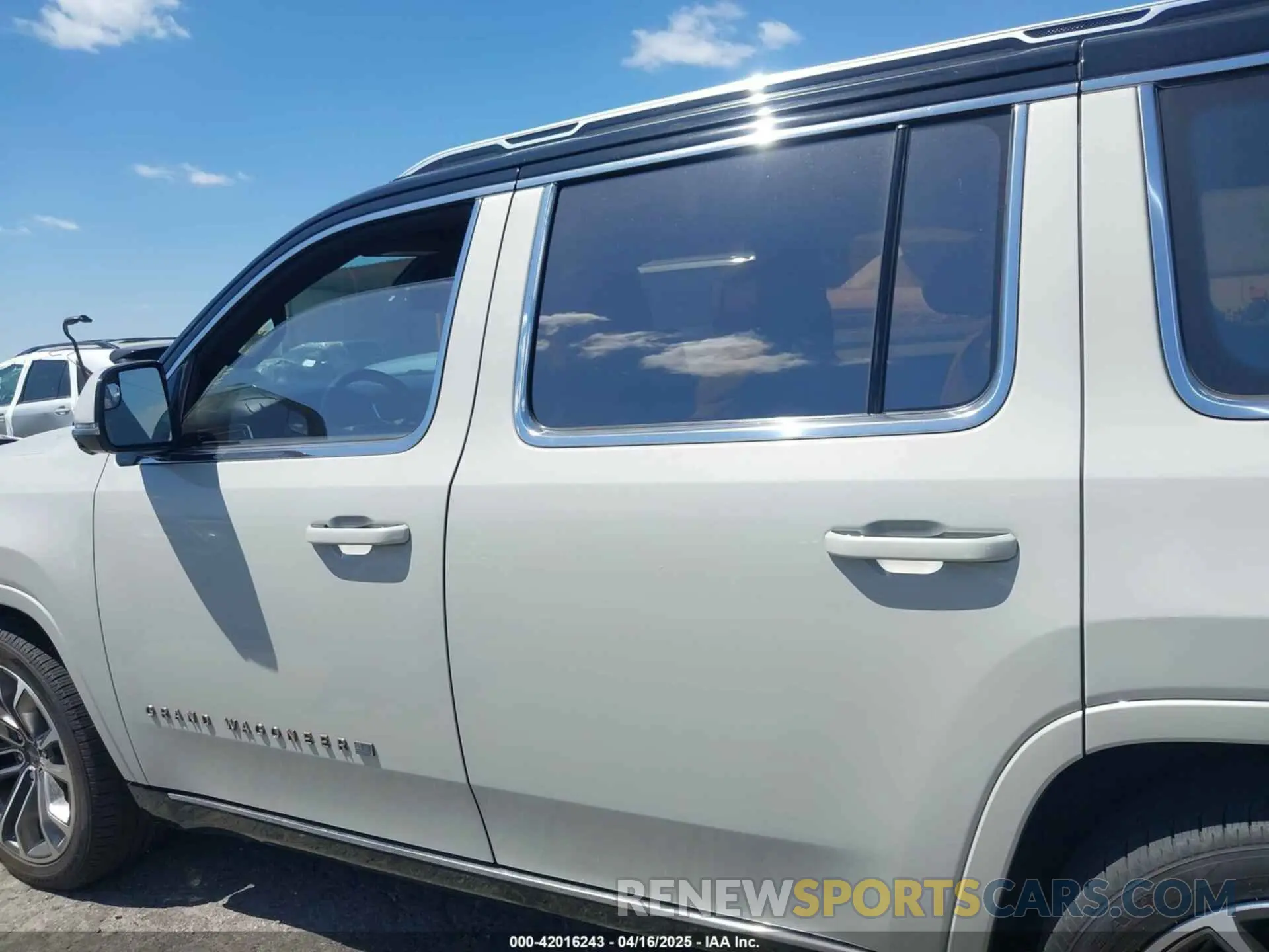 14 Photograph of a damaged car 1C4SJVGJ8NS202310 JEEP GRAND WAGONEER 2022
