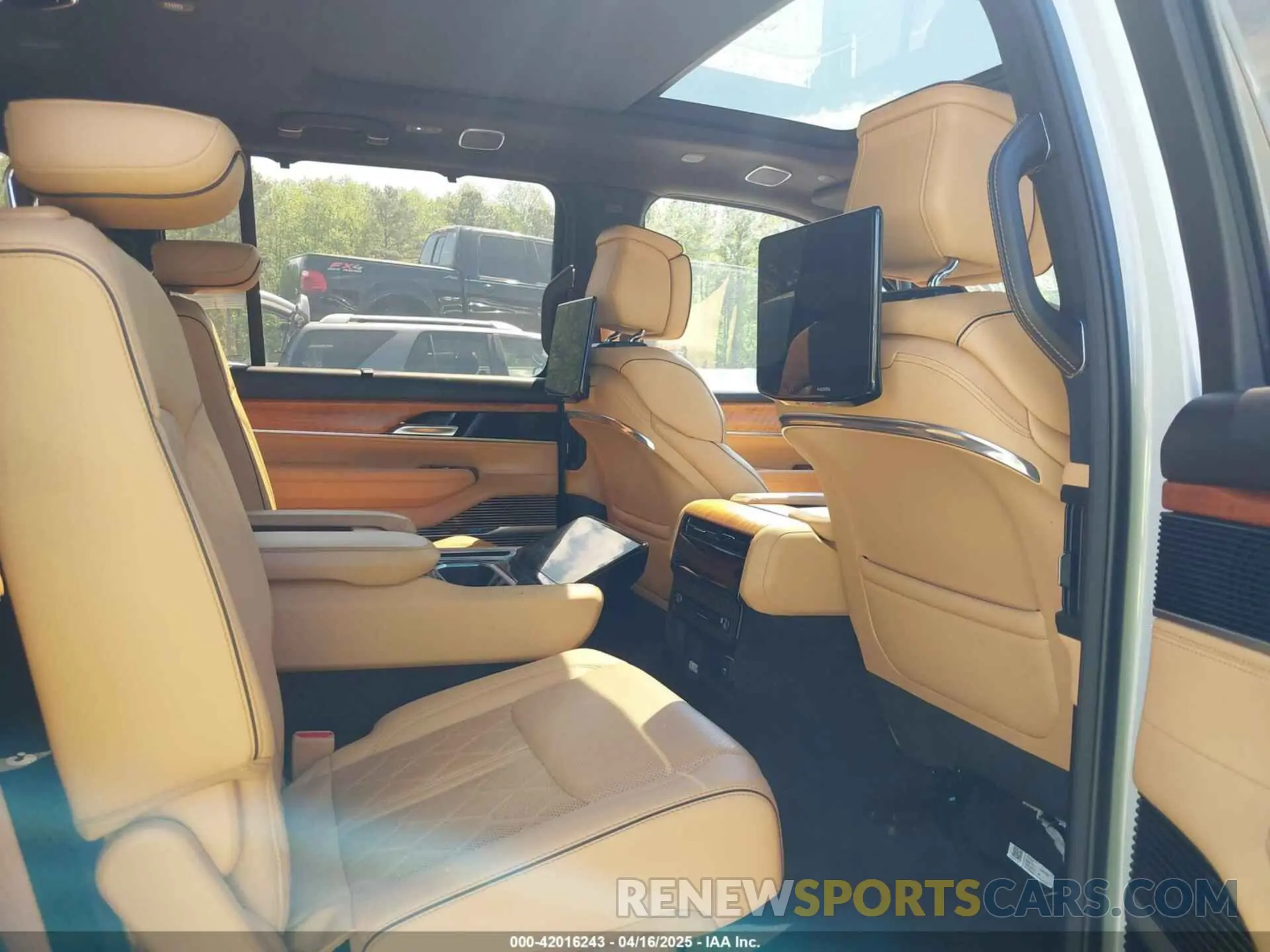 8 Photograph of a damaged car 1C4SJVGJ8NS202310 JEEP GRAND WAGONEER 2022